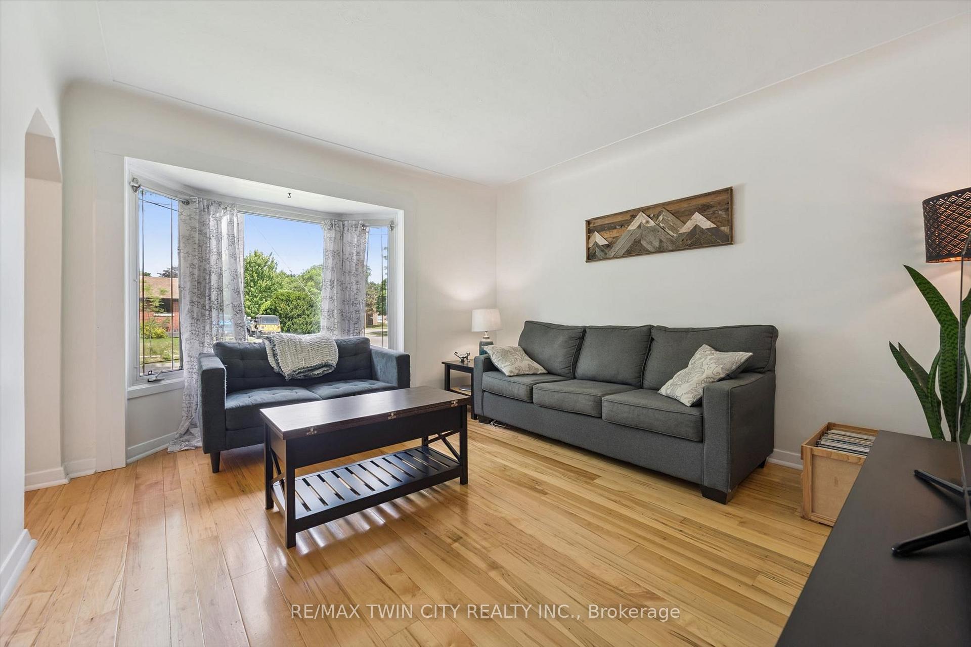 Photo 14 of 129 Florence Avenue, Kitchener, Centreville Chicopee — HOMEH
