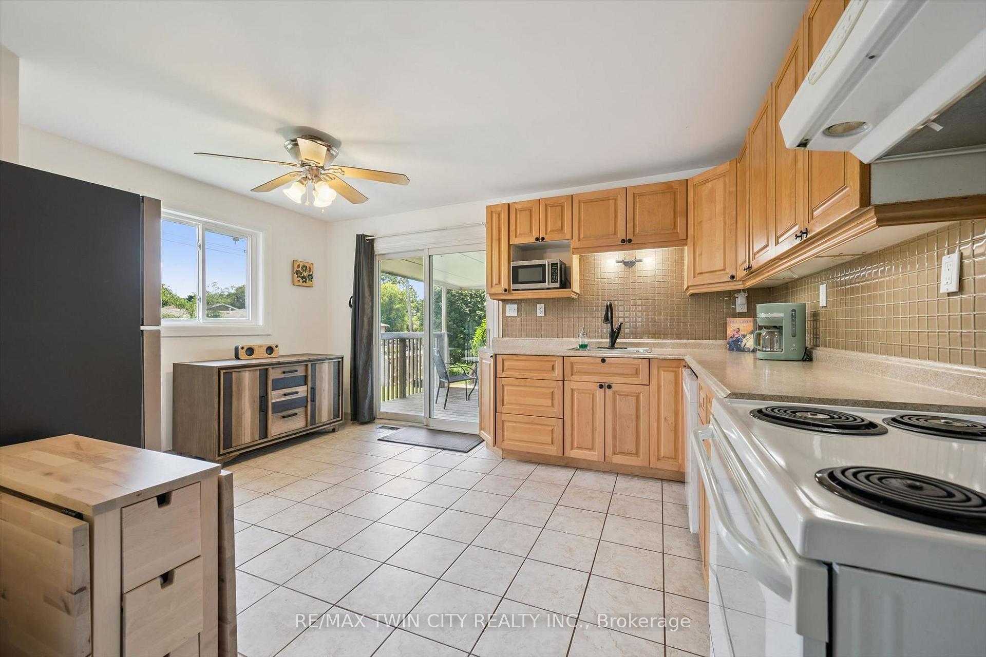 Photo 15 of 129 Florence Avenue, Kitchener, Centreville Chicopee — HOMEH