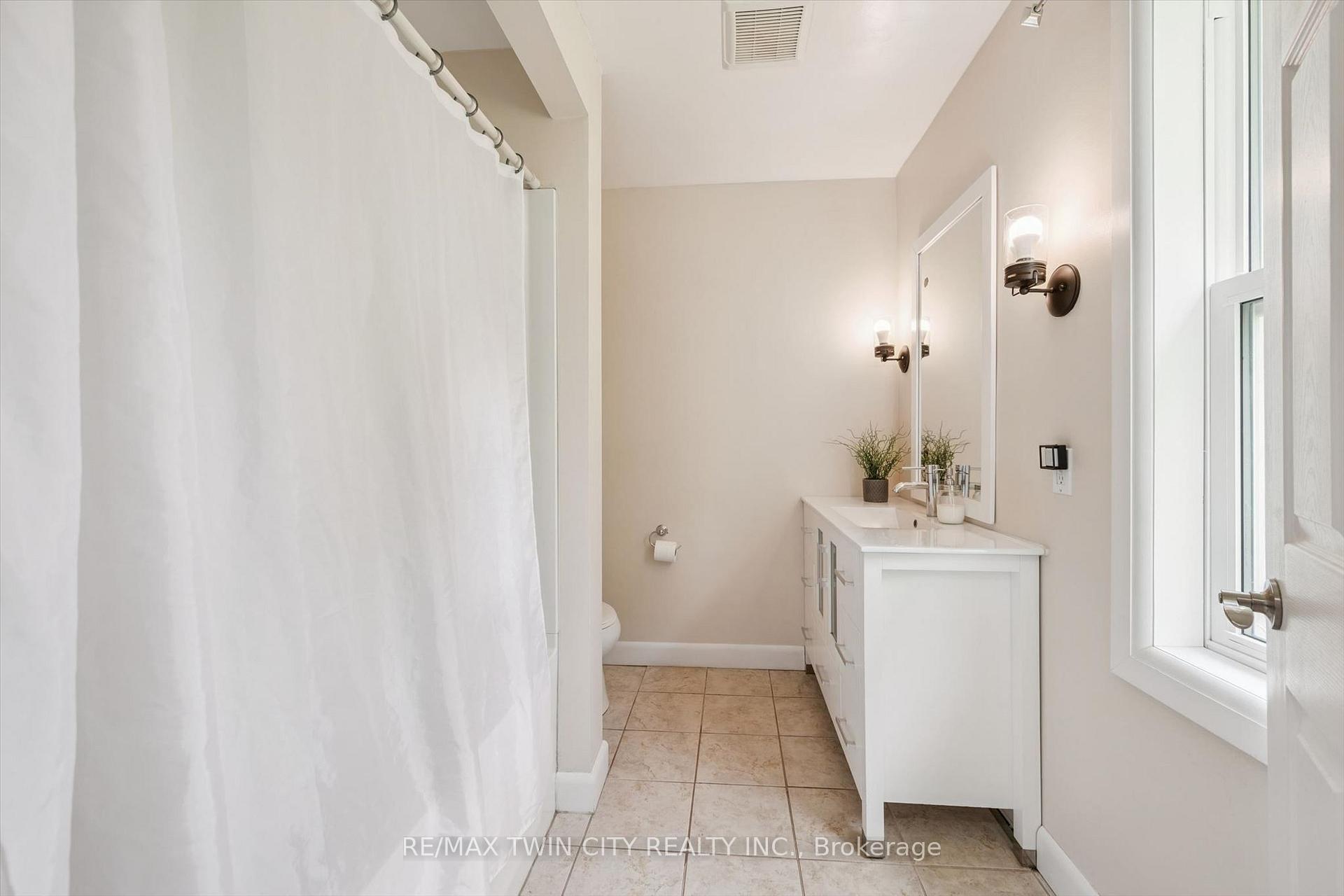 Photo 20 of 129 Florence Avenue, Kitchener, Centreville Chicopee — HOMEH