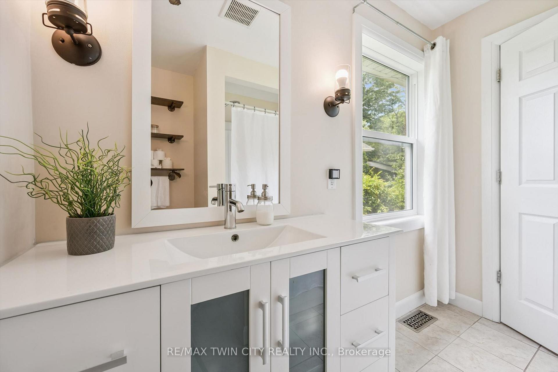 Photo 21 of 129 Florence Avenue, Kitchener, Centreville Chicopee — HOMEH