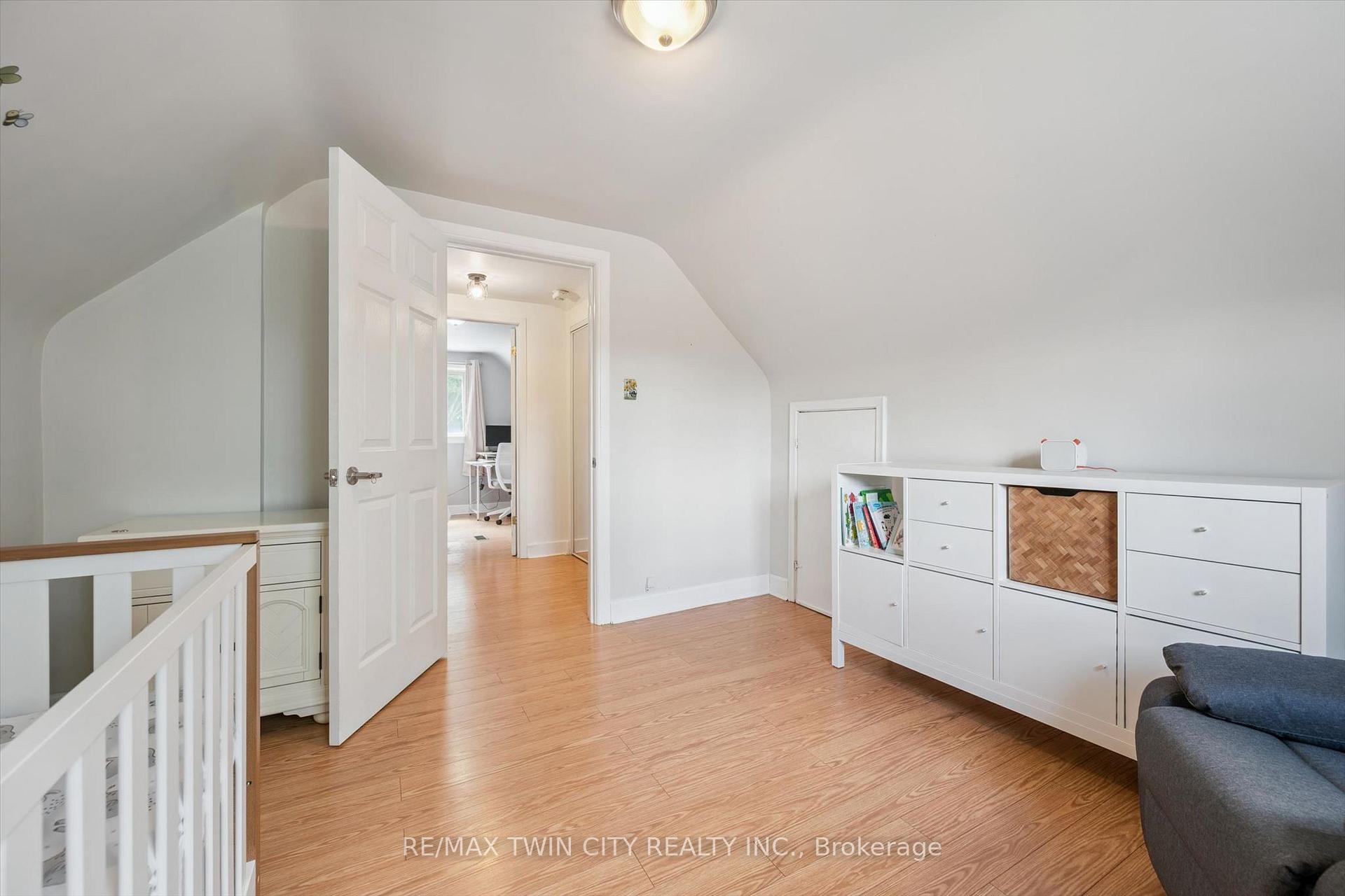Photo 29 of 129 Florence Avenue, Kitchener, Centreville Chicopee — HOMEH