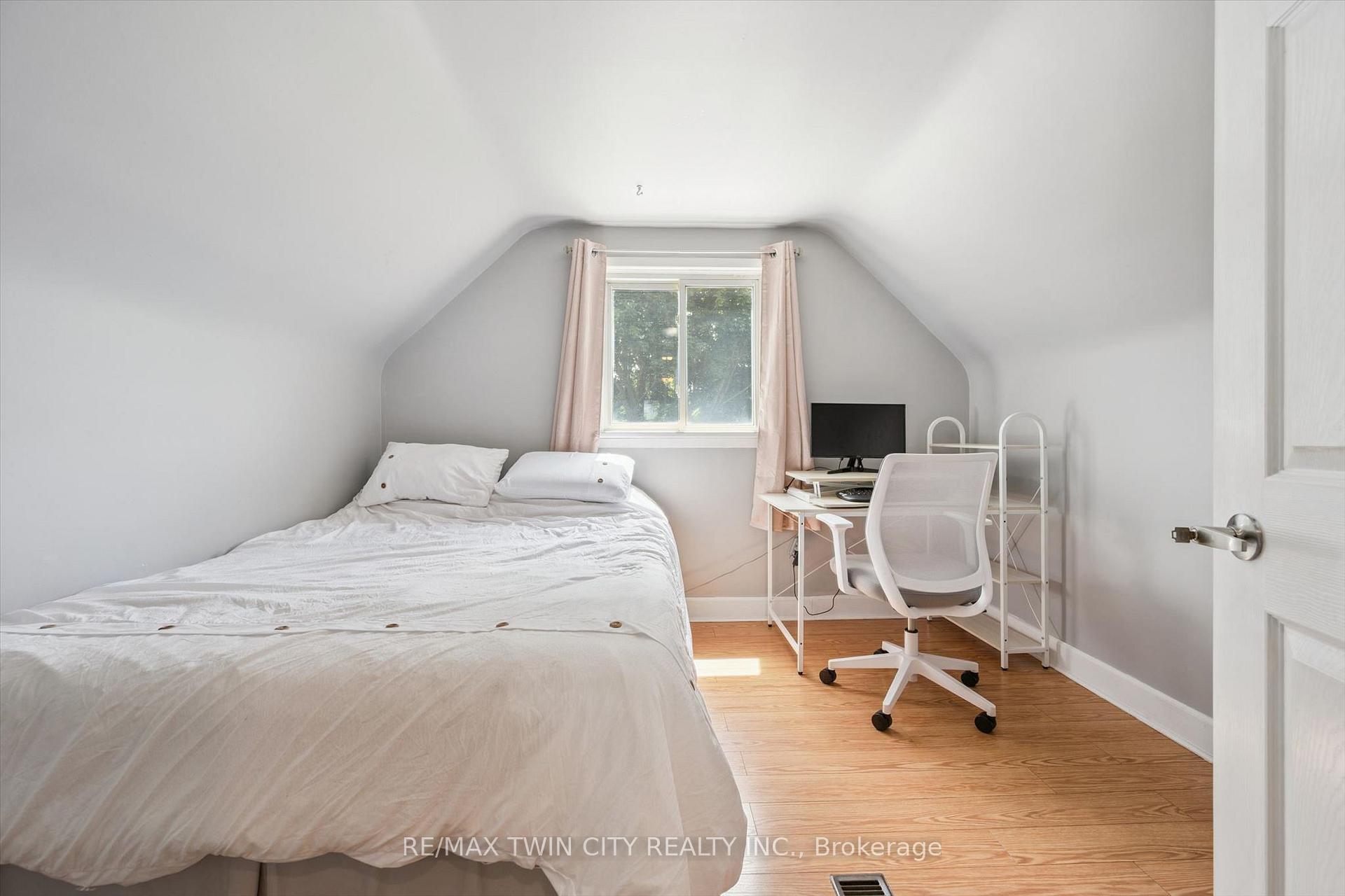 Photo 30 of 129 Florence Avenue, Kitchener, Centreville Chicopee — HOMEH
