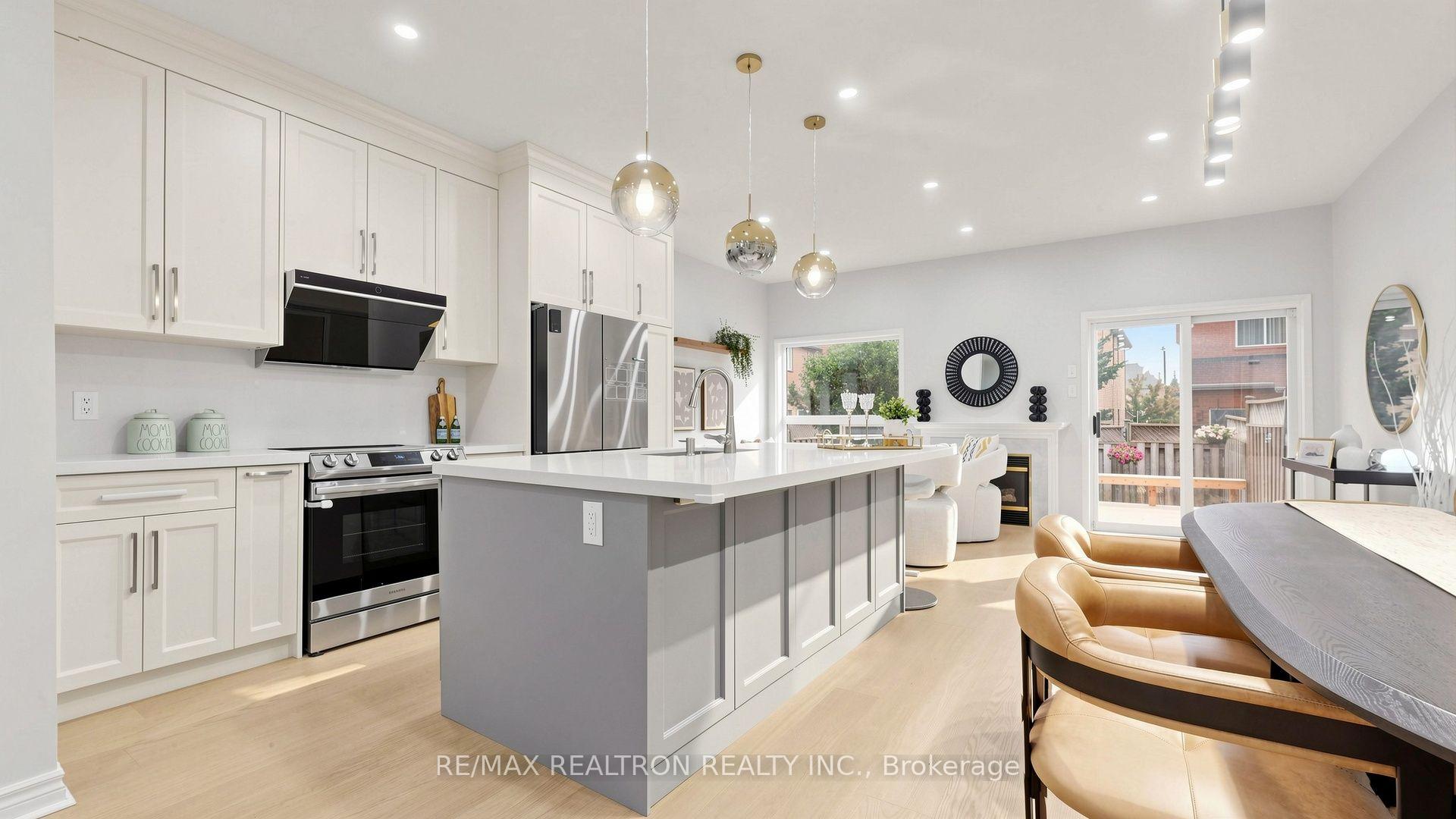 Photo 4 of 21 Belvia Drive, Vaughan, Patterson — HOMEH