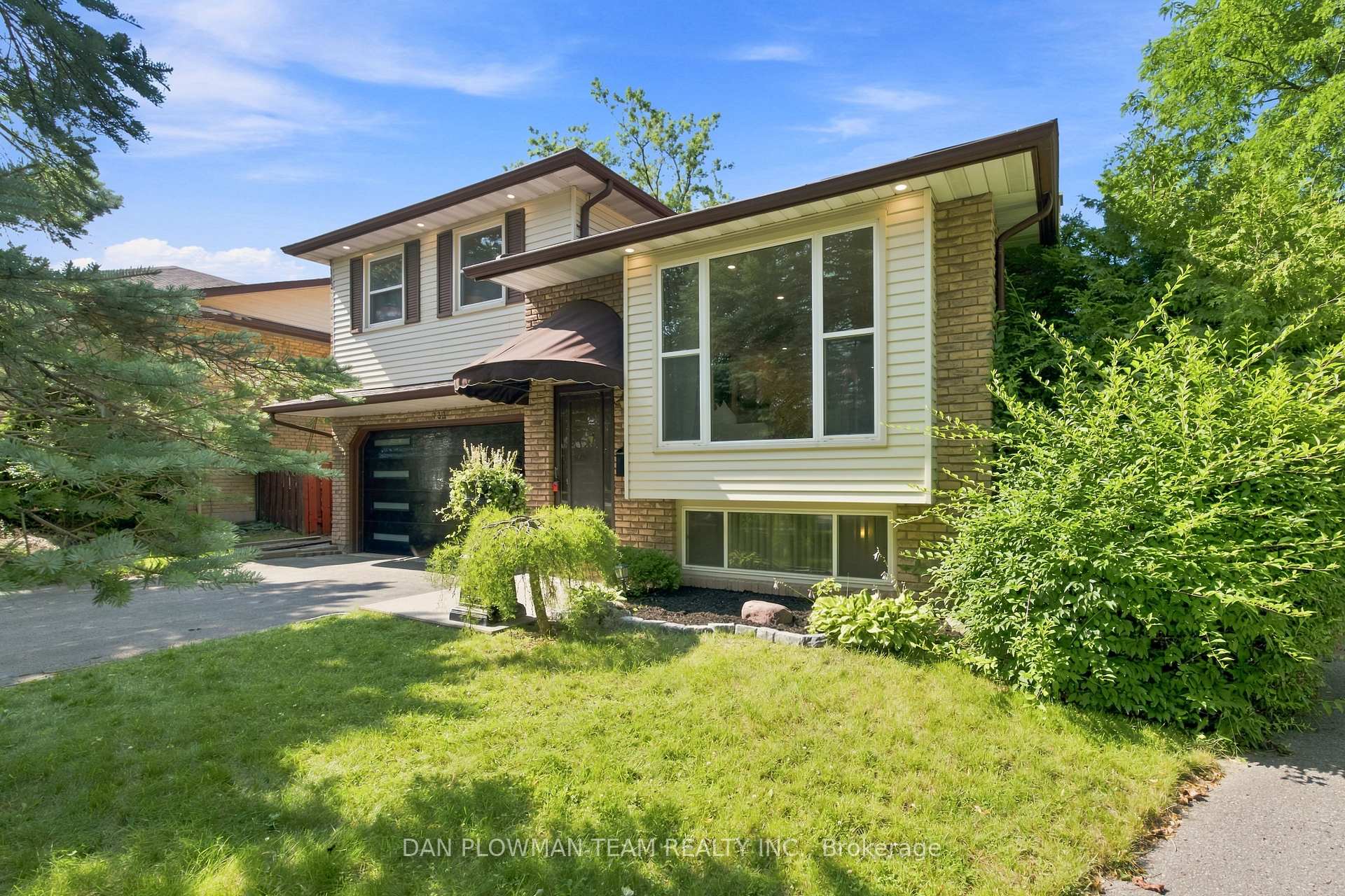 Photo 2 of 733 Tarn Court, Oshawa, McLaughlin — HOMEH