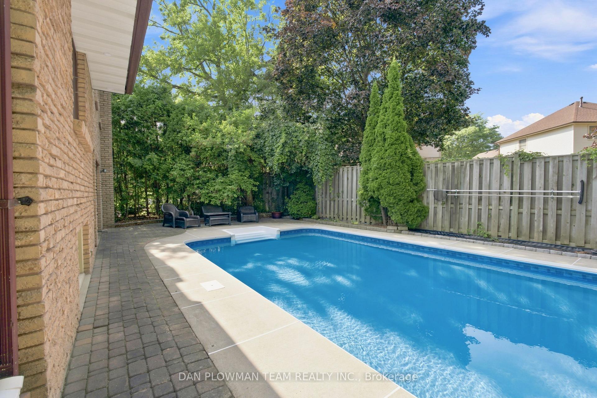 Photo 27 of 733 Tarn Court, Oshawa, McLaughlin — HOMEH