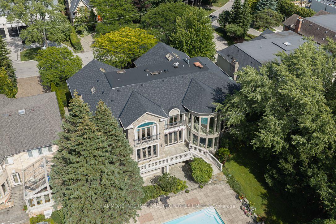 Photo 4 of 32 Arjay Crescent, North York, Bridle Path-Sunnybrook-York Mills — HOMEH