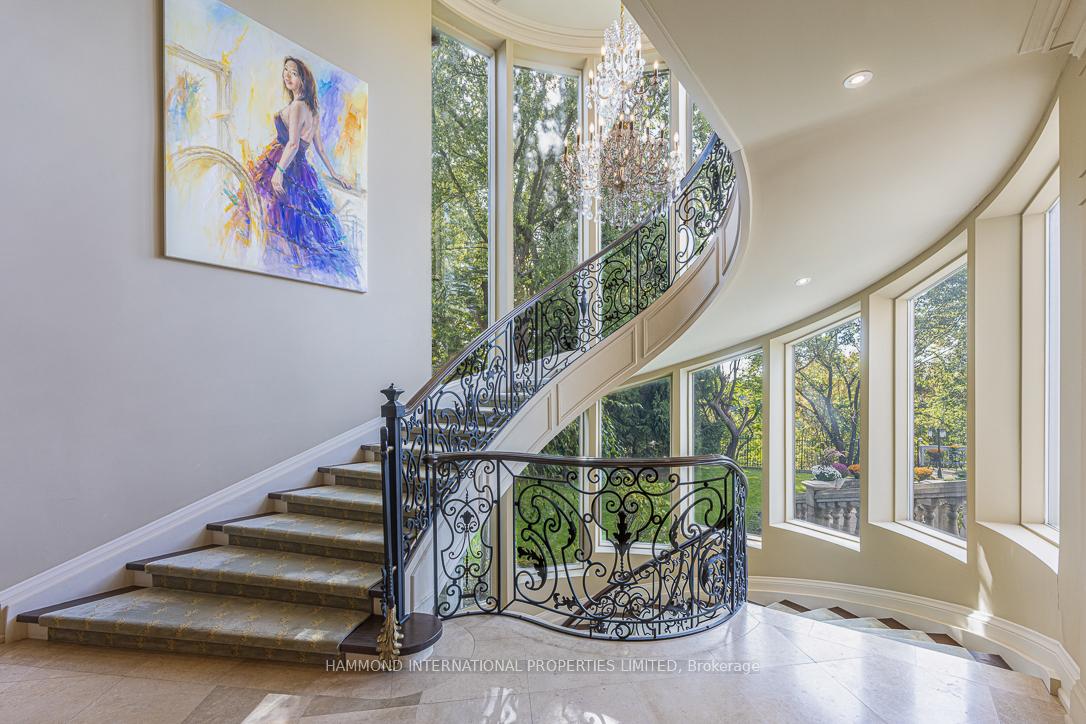 Photo 8 of 32 Arjay Crescent, North York, Bridle Path-Sunnybrook-York Mills — HOMEH