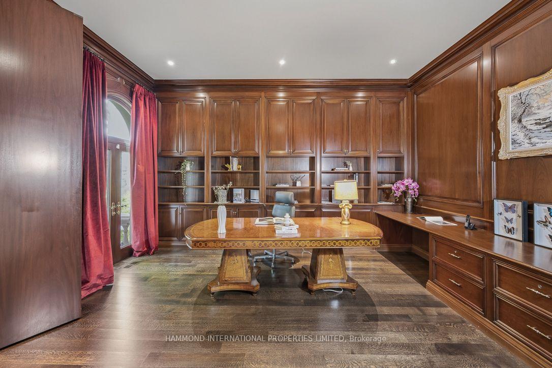 Photo 11 of 32 Arjay Crescent, North York, Bridle Path-Sunnybrook-York Mills — HOMEH