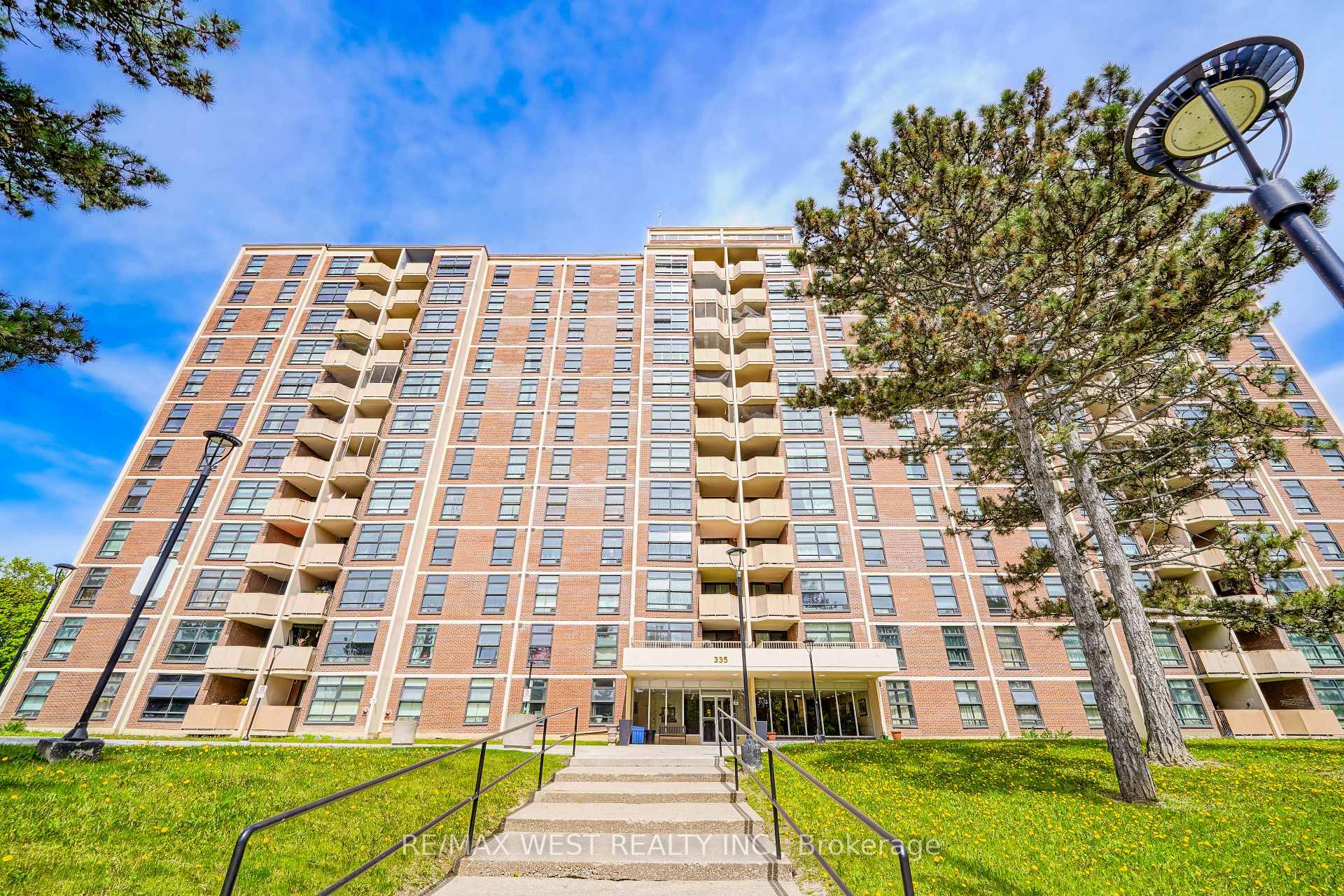 Front of Unit 709, 335 Driftwood Avenue