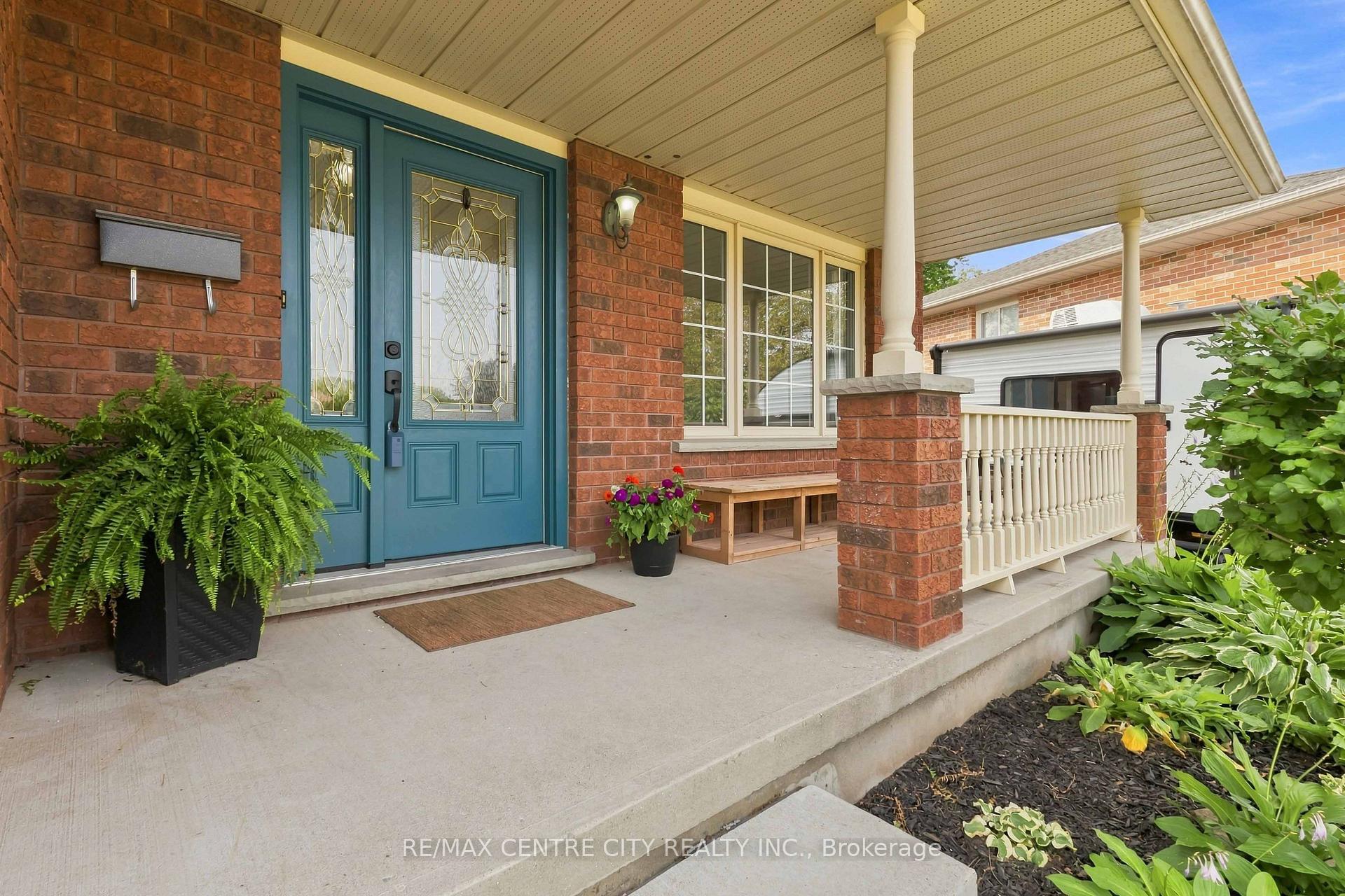 Photo 5 of 26 Oldewood Crescent, St. Thomas — HOMEH