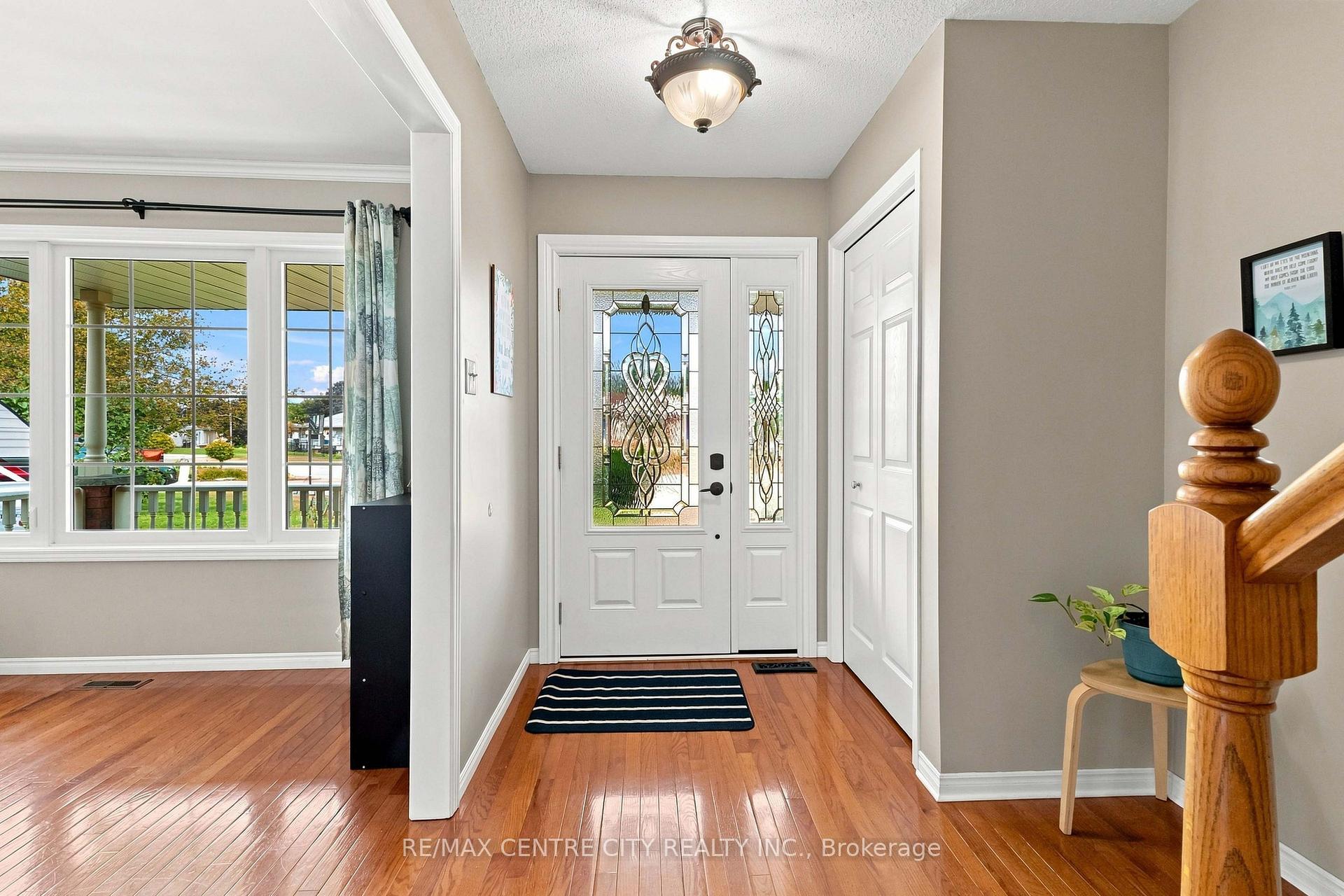 Photo 6 of 26 Oldewood Crescent, St. Thomas — HOMEH