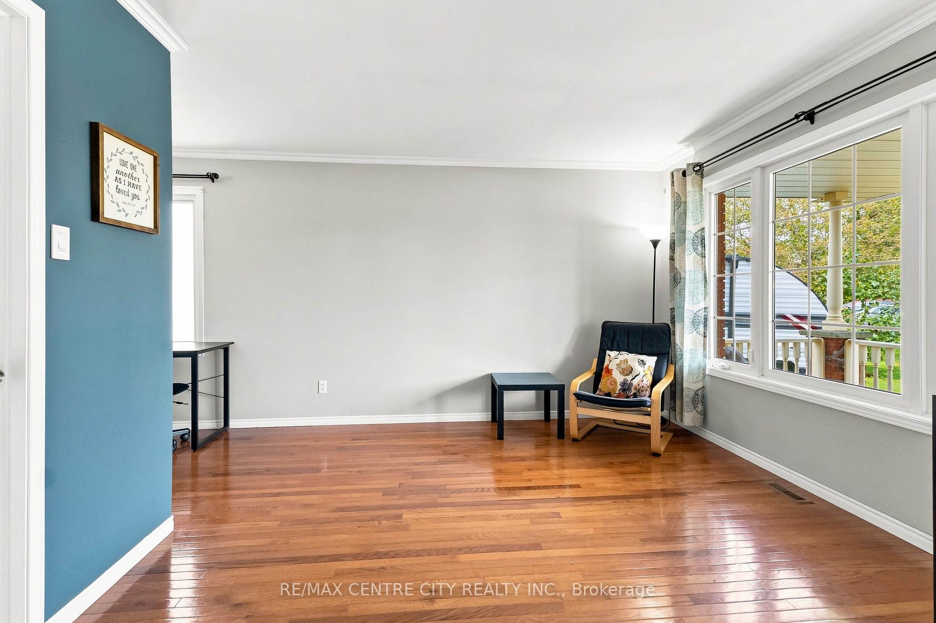 Photo 8 of 26 Oldewood Crescent, St. Thomas — HOMEH