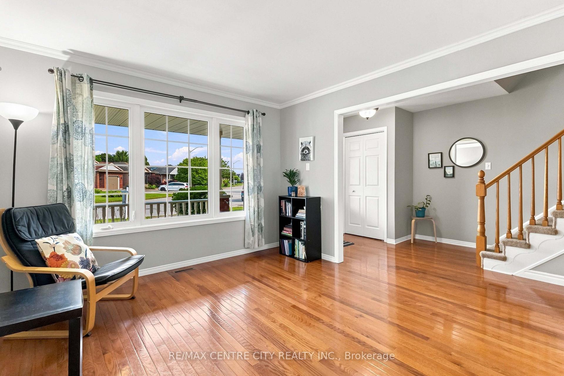 Photo 9 of 26 Oldewood Crescent, St. Thomas — HOMEH