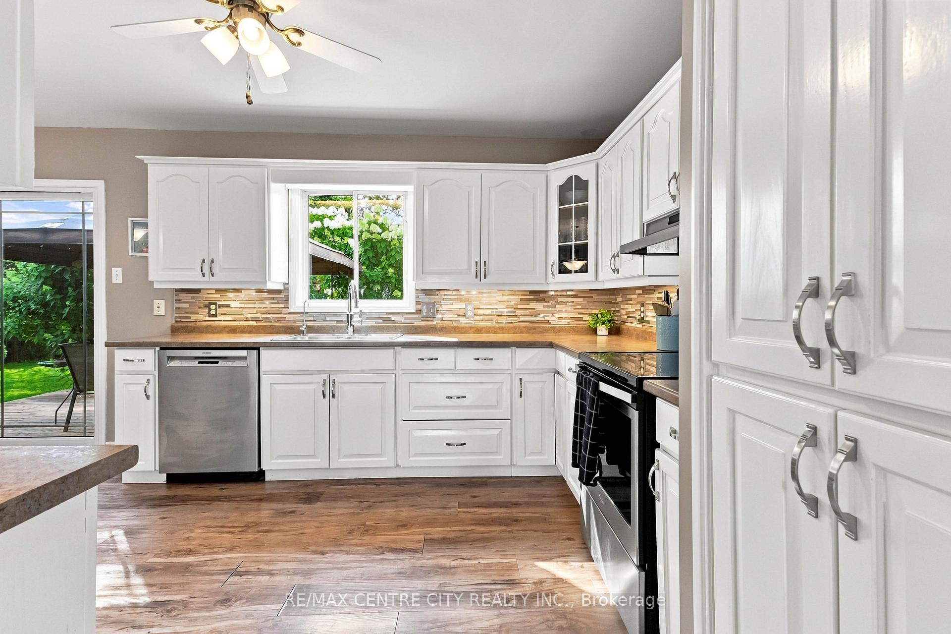 Photo 13 of 26 Oldewood Crescent, St. Thomas — HOMEH