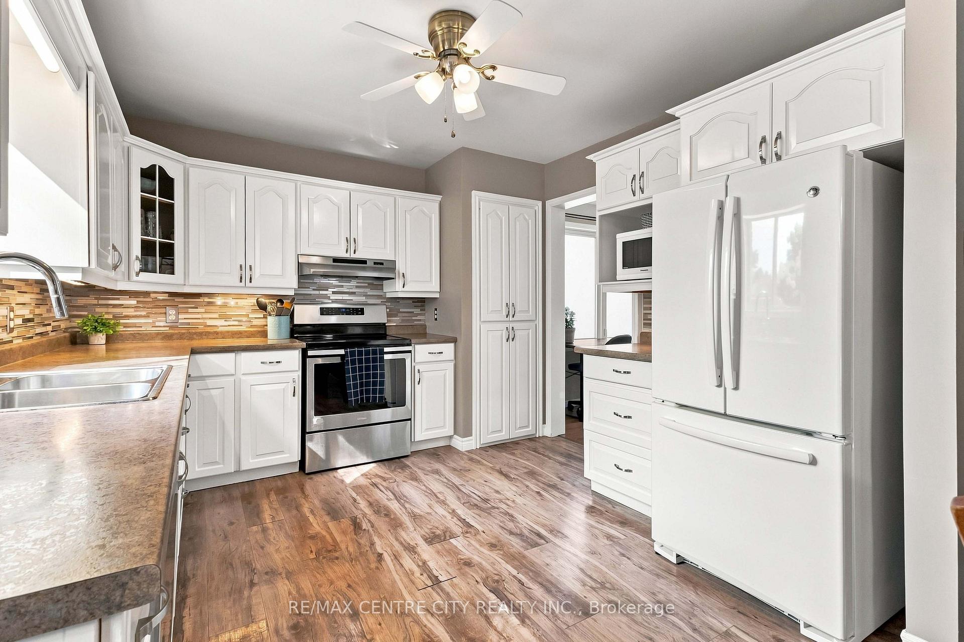 Photo 15 of 26 Oldewood Crescent, St. Thomas — HOMEH
