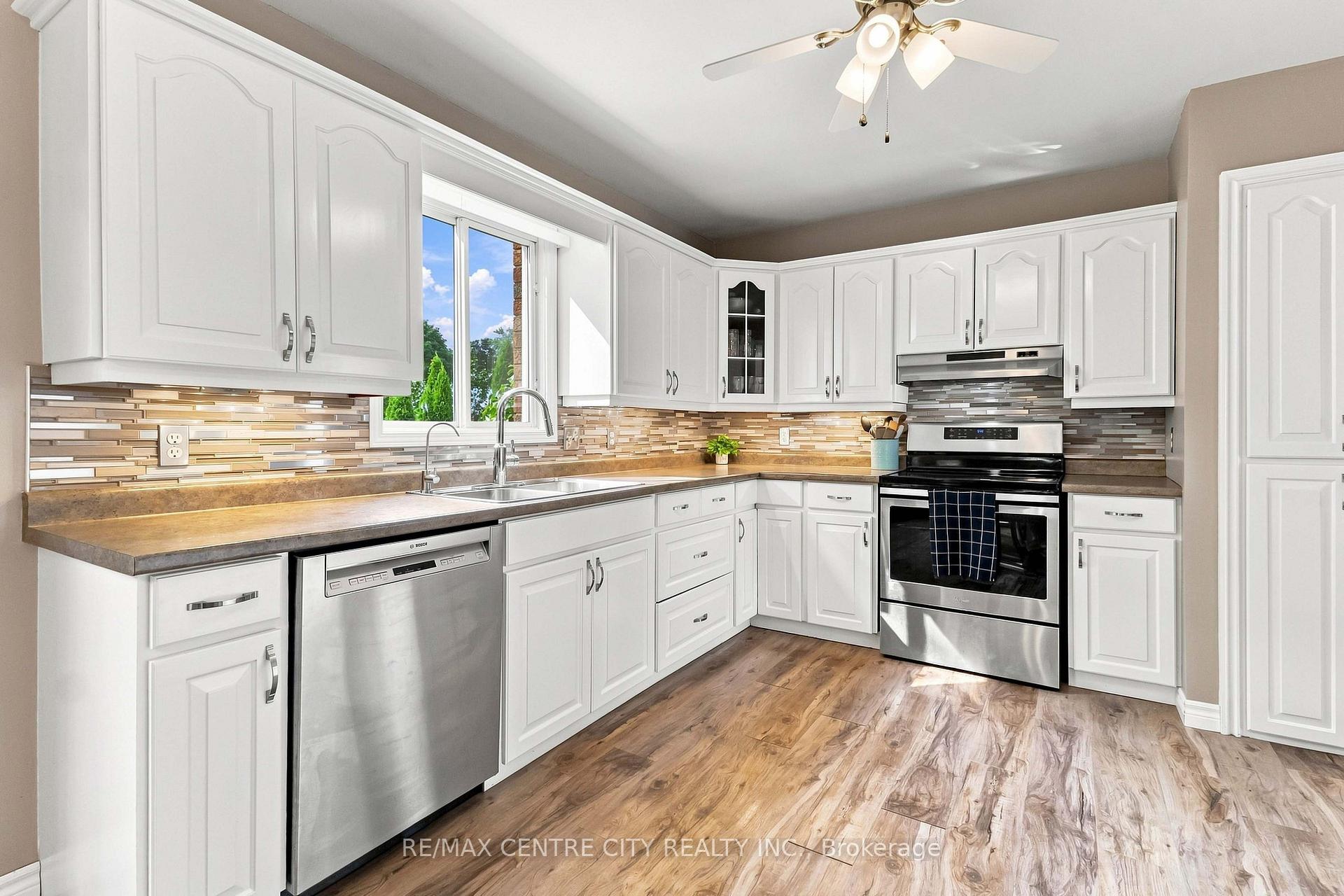 Photo 16 of 26 Oldewood Crescent, St. Thomas — HOMEH