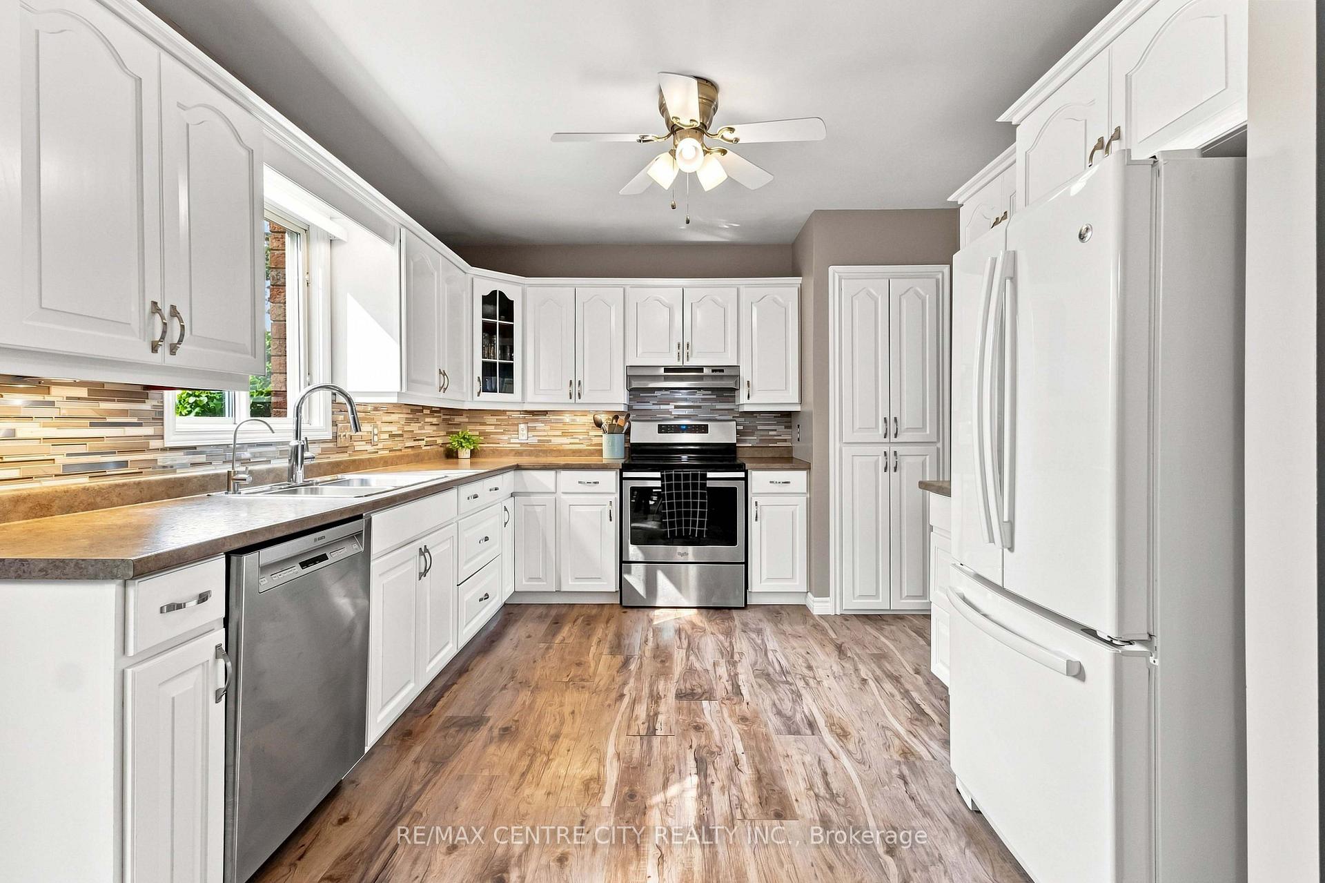 Photo 17 of 26 Oldewood Crescent, St. Thomas — HOMEH