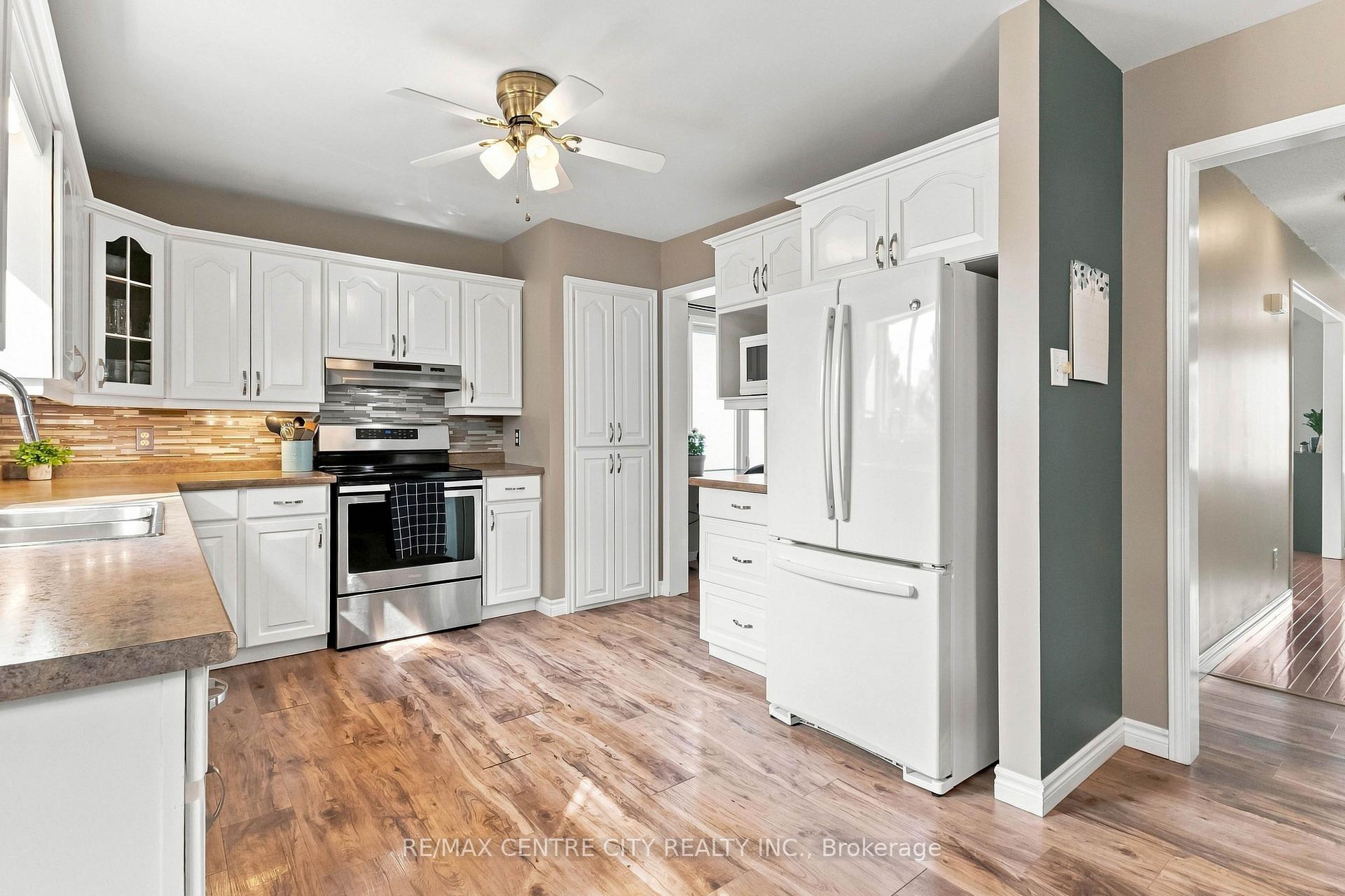 Photo 18 of 26 Oldewood Crescent, St. Thomas — HOMEH