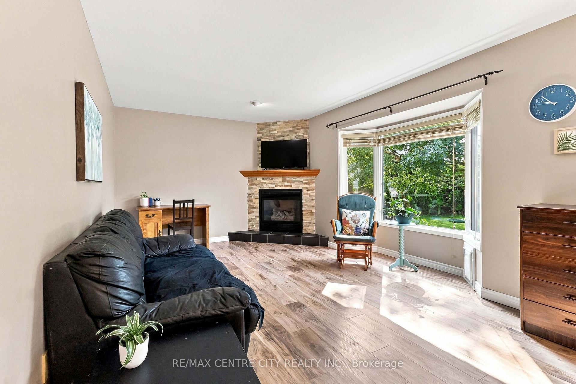 Photo 23 of 26 Oldewood Crescent, St. Thomas — HOMEH