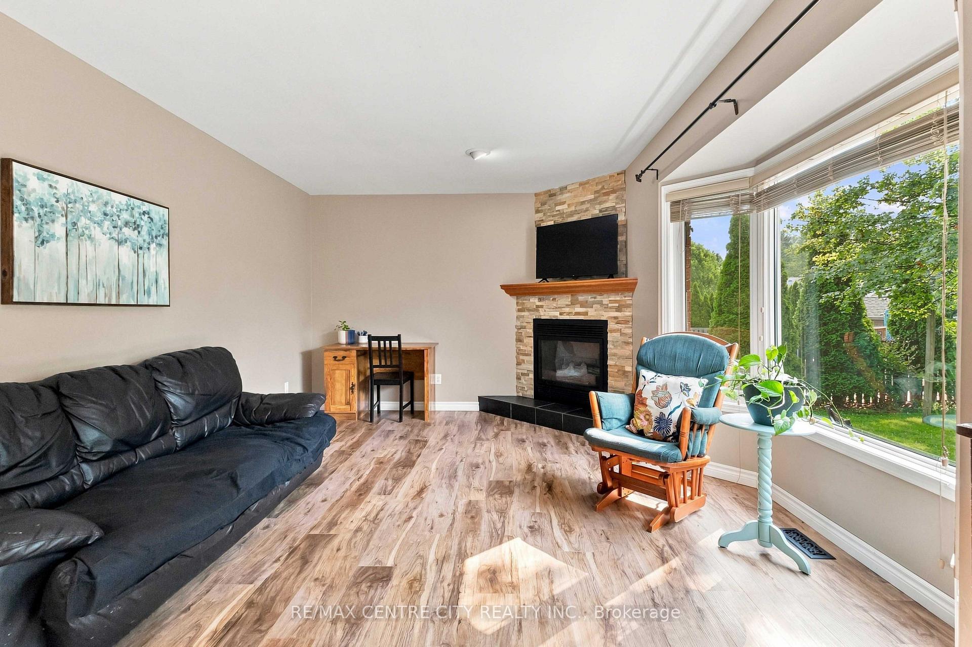 Photo 24 of 26 Oldewood Crescent, St. Thomas — HOMEH