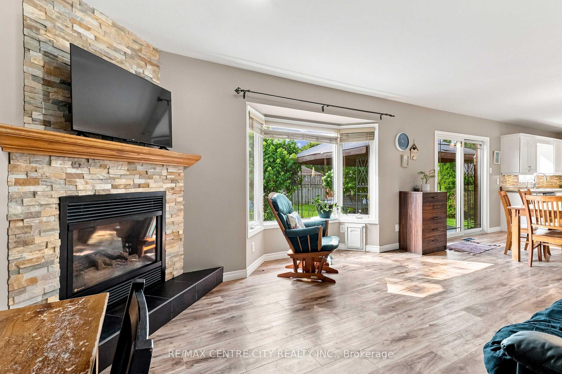 Photo 25 of 26 Oldewood Crescent, St. Thomas — HOMEH