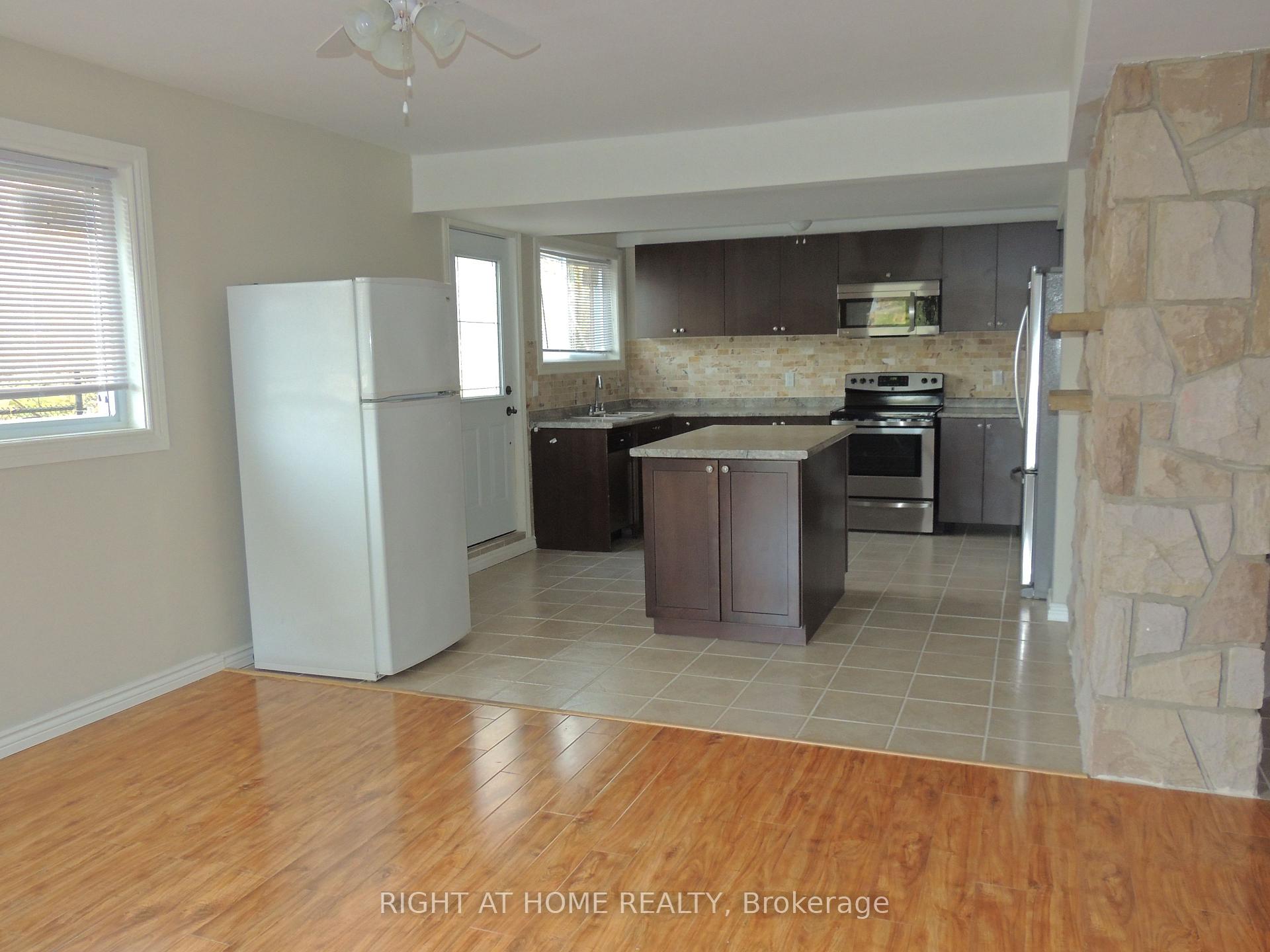 Photo 3 of Unit B, 66 Bayview Drive, Barrie, Allandale — HOMEH