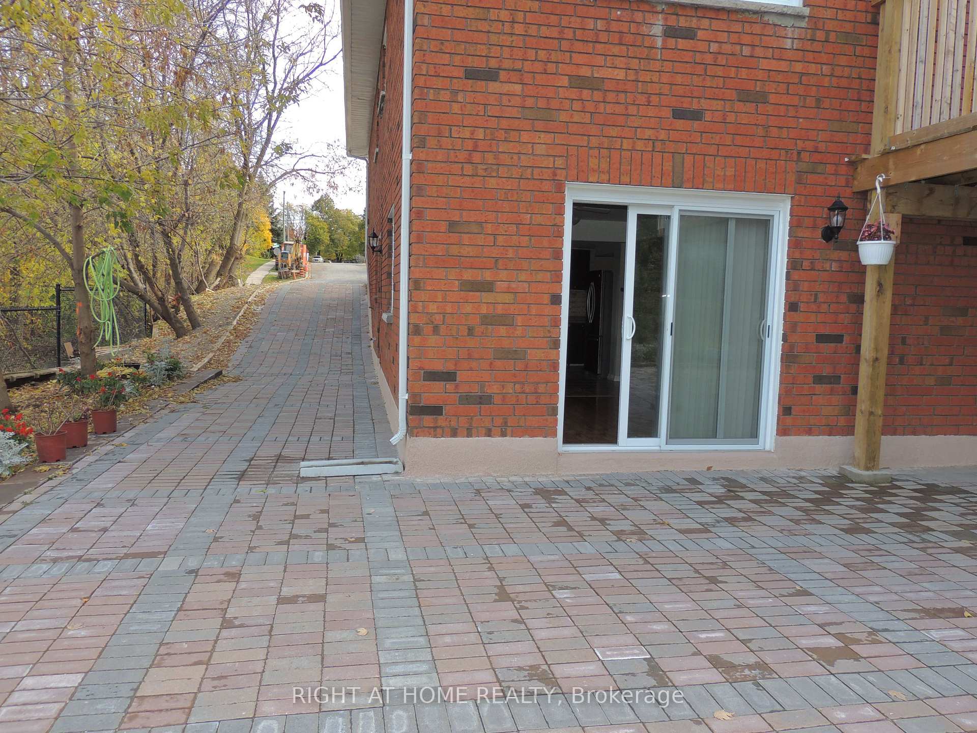 Photo 7 of Unit B, 66 Bayview Drive, Barrie, Allandale — HOMEH