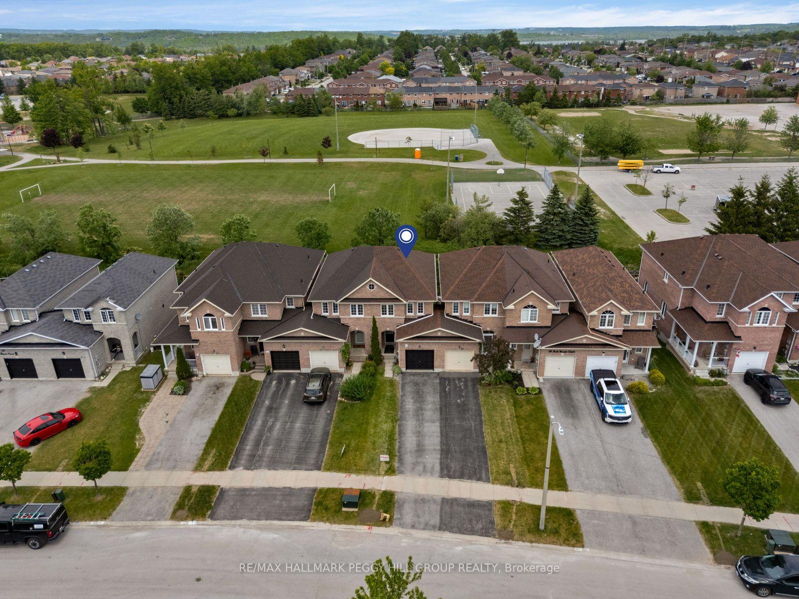 Photo 2 of 34 Arch Brown Court, Barrie, East Bayfield — HOMEH
