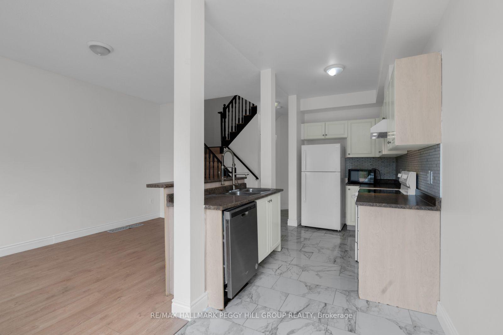 Photo 5 of 34 Arch Brown Court, Barrie, East Bayfield — HOMEH