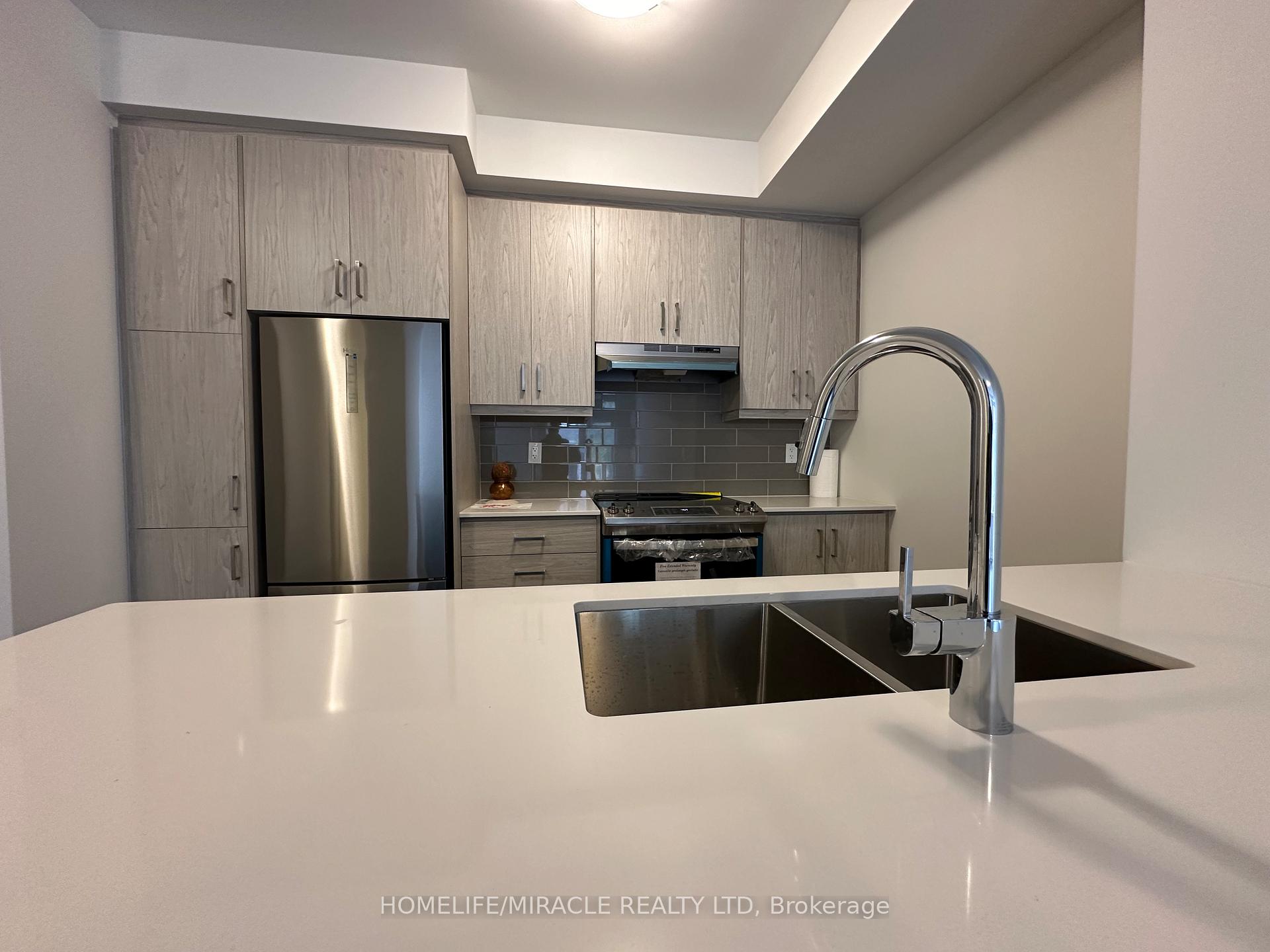 Photo 3 of Unit 240, 121 Honeycrisp Crescent, Vaughan, Vaughan Corporate Centre — HOMEH