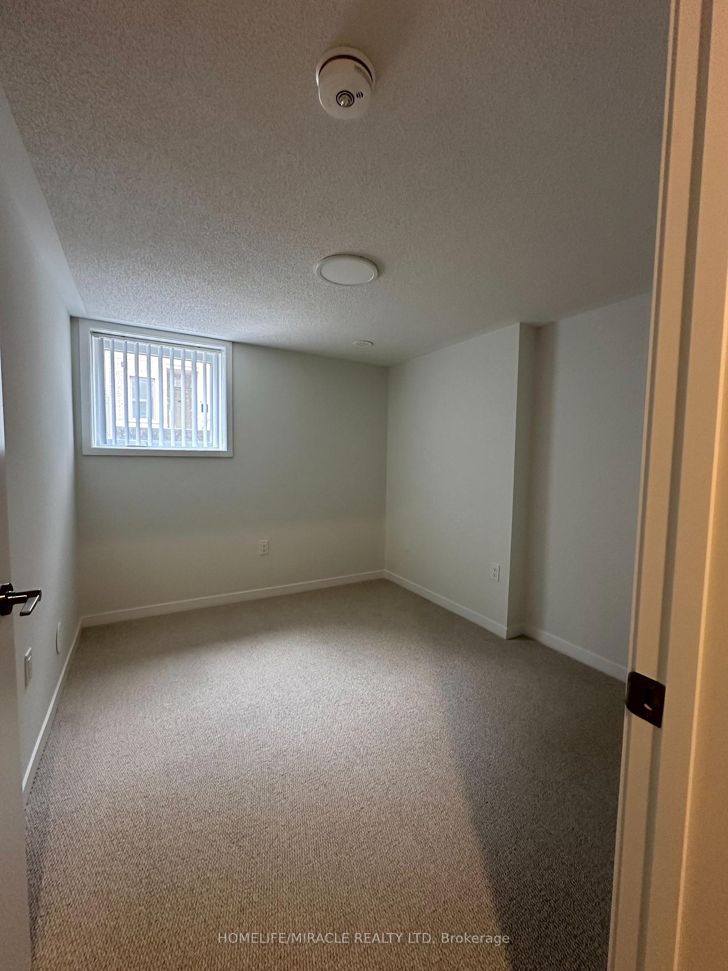 Photo 4 of Unit 240, 121 Honeycrisp Crescent, Vaughan, Vaughan Corporate Centre — HOMEH