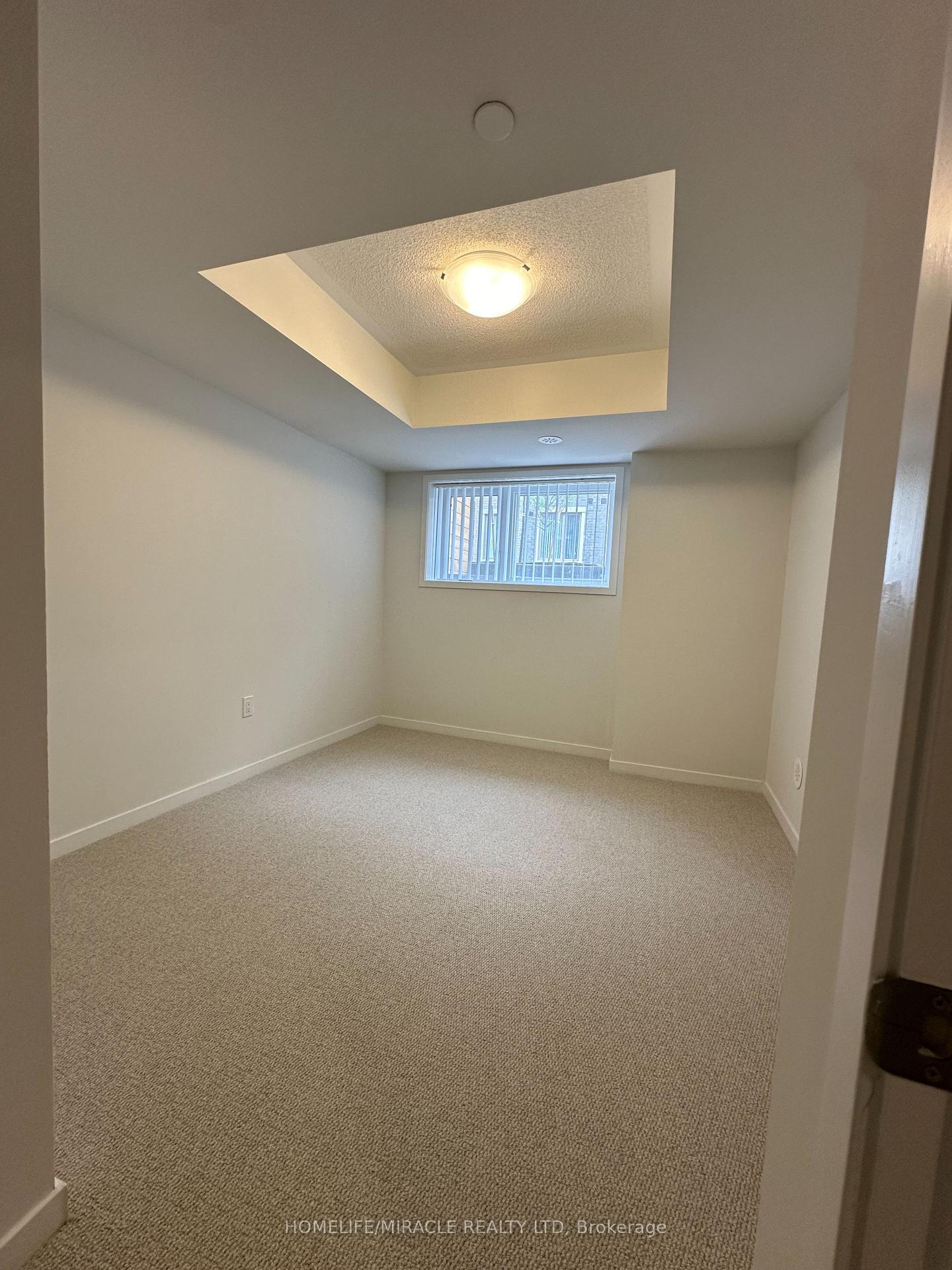 Photo 5 of Unit 240, 121 Honeycrisp Crescent, Vaughan, Vaughan Corporate Centre — HOMEH