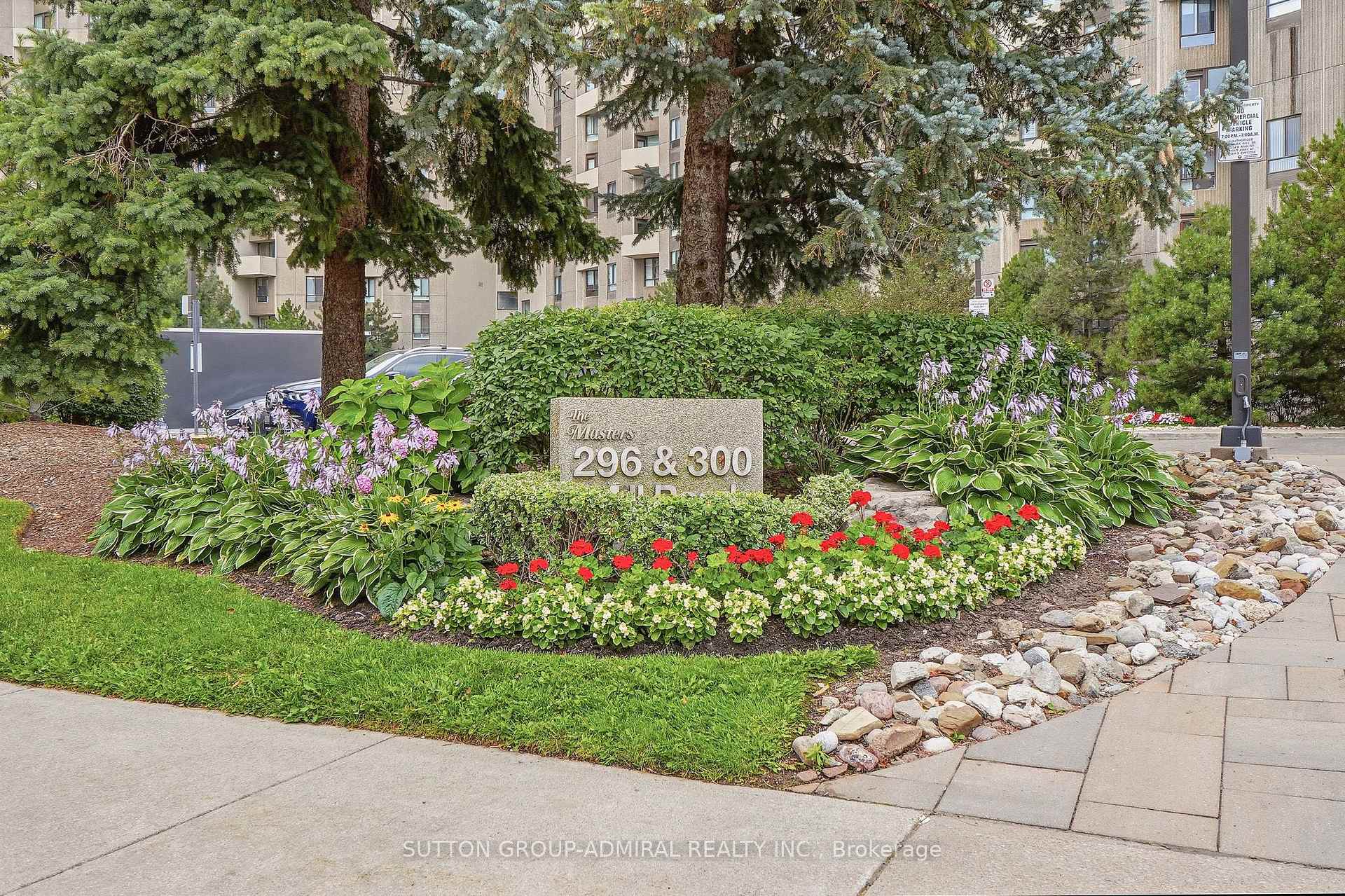 Photo 2 of Unit D19, 300 Mill Road, Etobicoke, Markland Wood — HOMEH