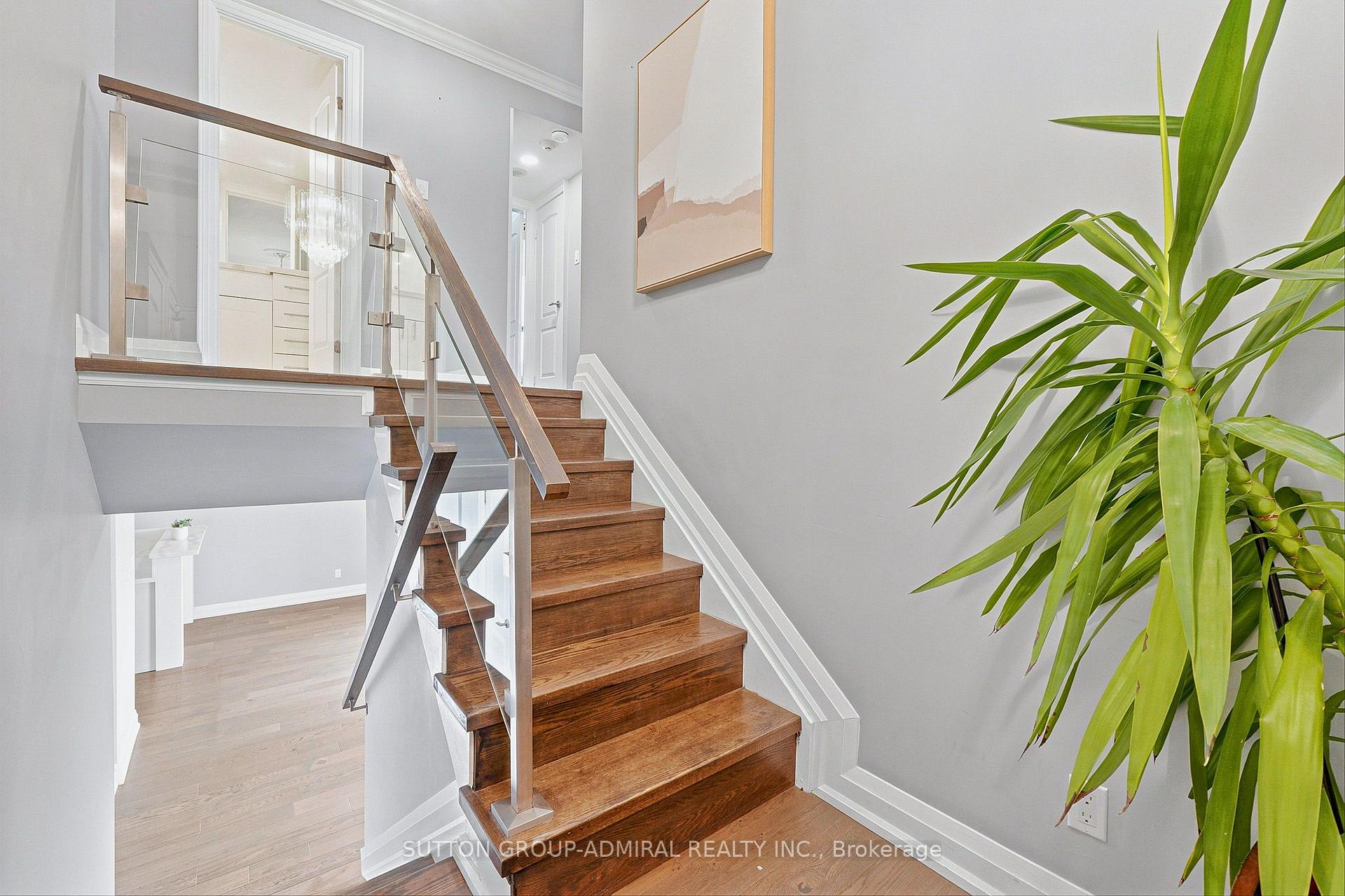 Photo 3 of Unit D19, 300 Mill Road, Etobicoke, Markland Wood — HOMEH
