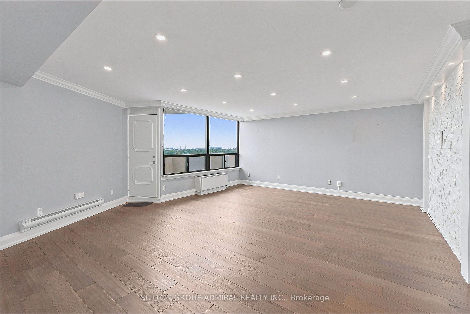 Photo 4 of Unit D19, 300 Mill Road, Etobicoke, Markland Wood — HOMEH