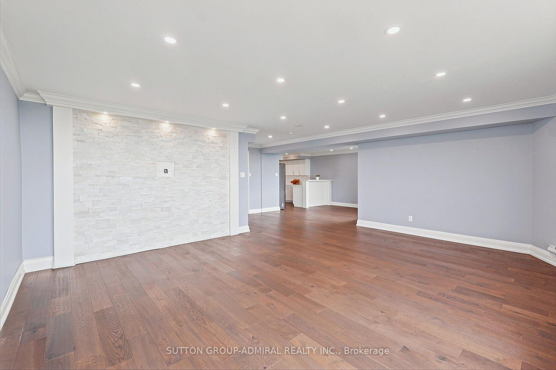 Photo 6 of Unit D19, 300 Mill Road, Etobicoke, Markland Wood — HOMEH