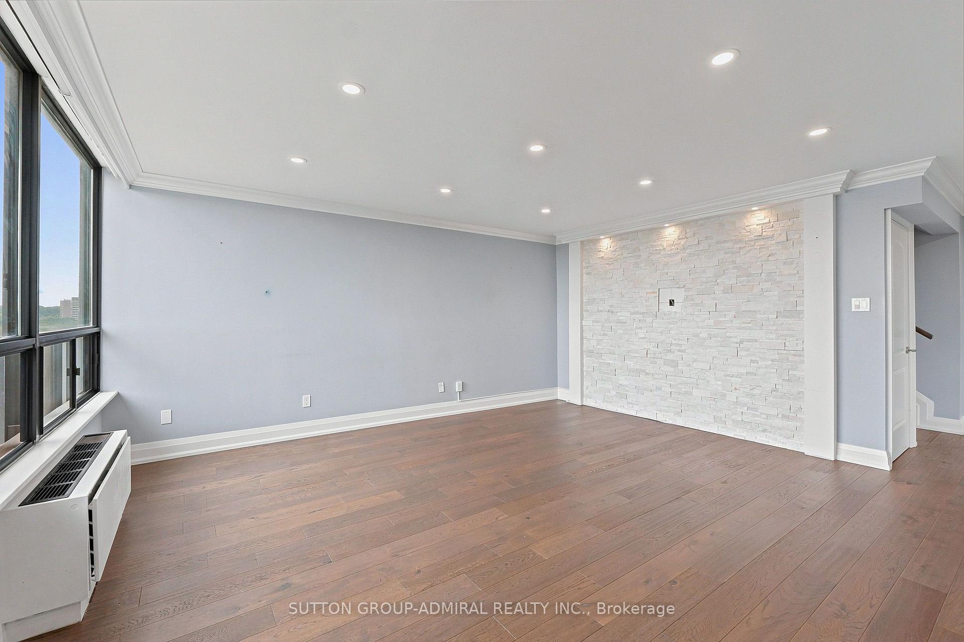 Photo 7 of Unit D19, 300 Mill Road, Etobicoke, Markland Wood — HOMEH