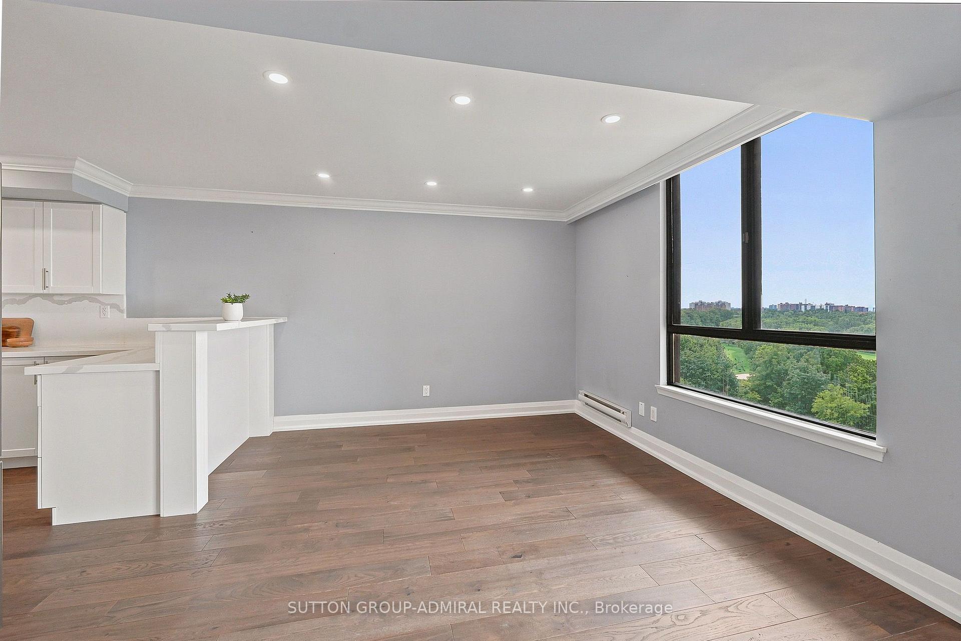 Photo 9 of Unit D19, 300 Mill Road, Etobicoke, Markland Wood — HOMEH