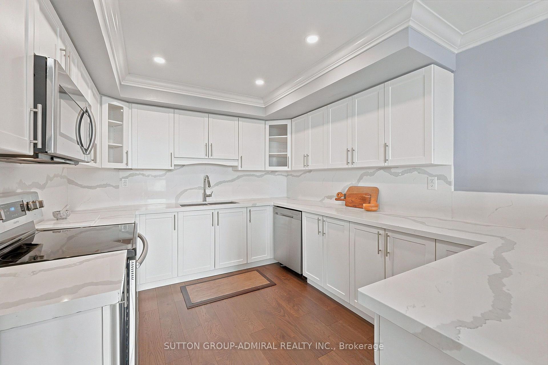 Photo 10 of Unit D19, 300 Mill Road, Etobicoke, Markland Wood — HOMEH