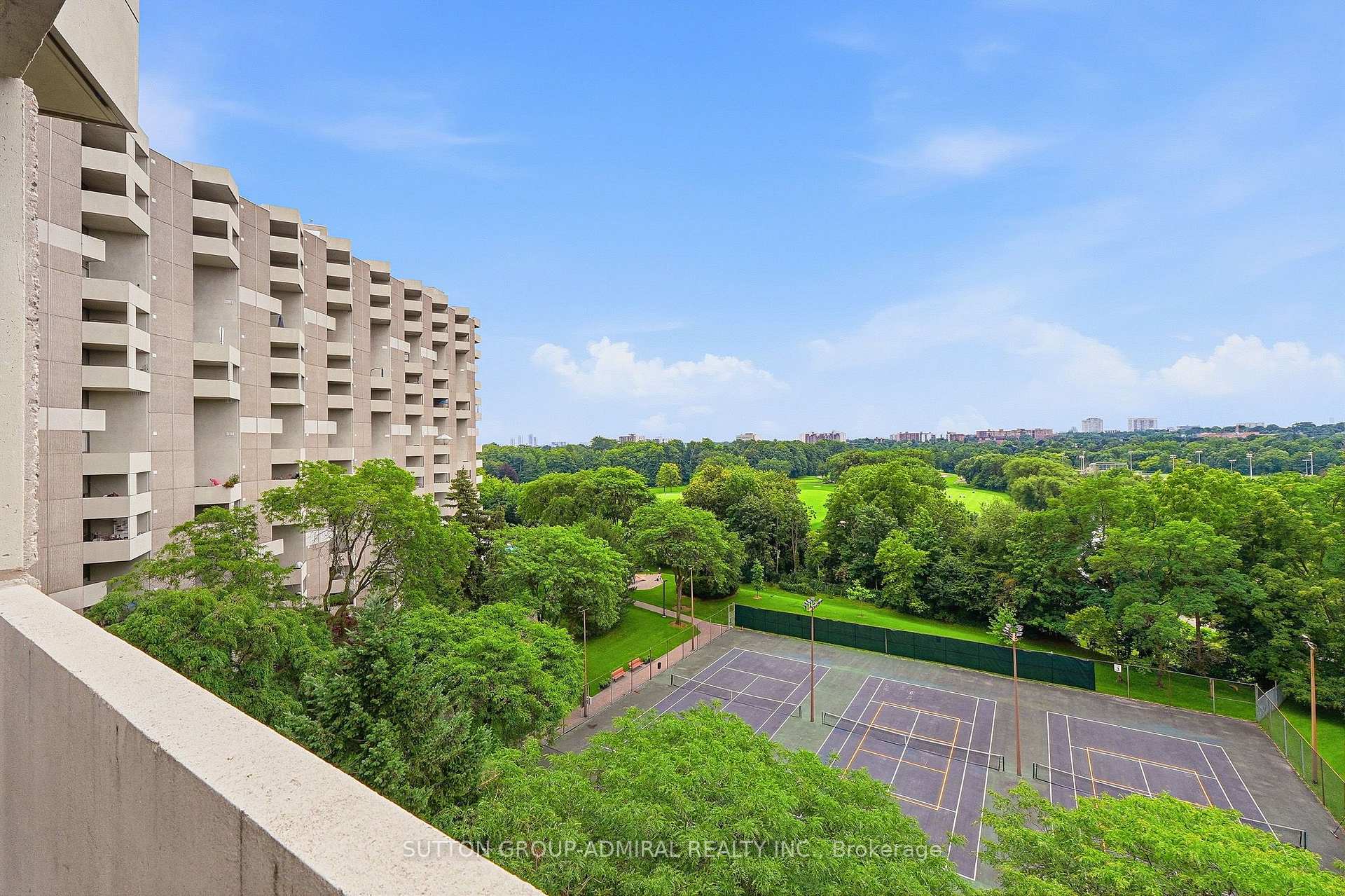 Photo 13 of Unit D19, 300 Mill Road, Etobicoke, Markland Wood — HOMEH