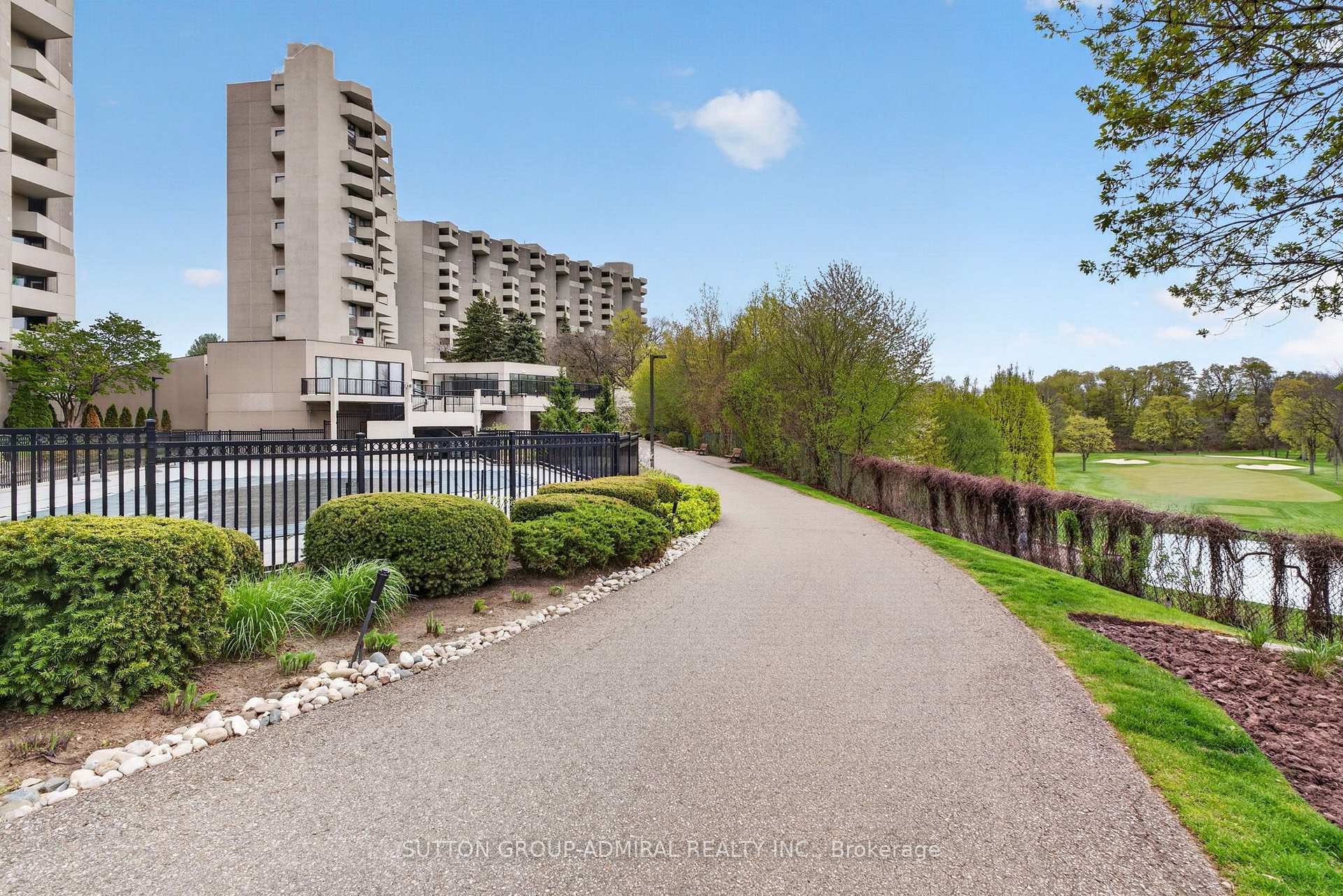 Photo 33 of Unit D19, 300 Mill Road, Etobicoke, Markland Wood — HOMEH