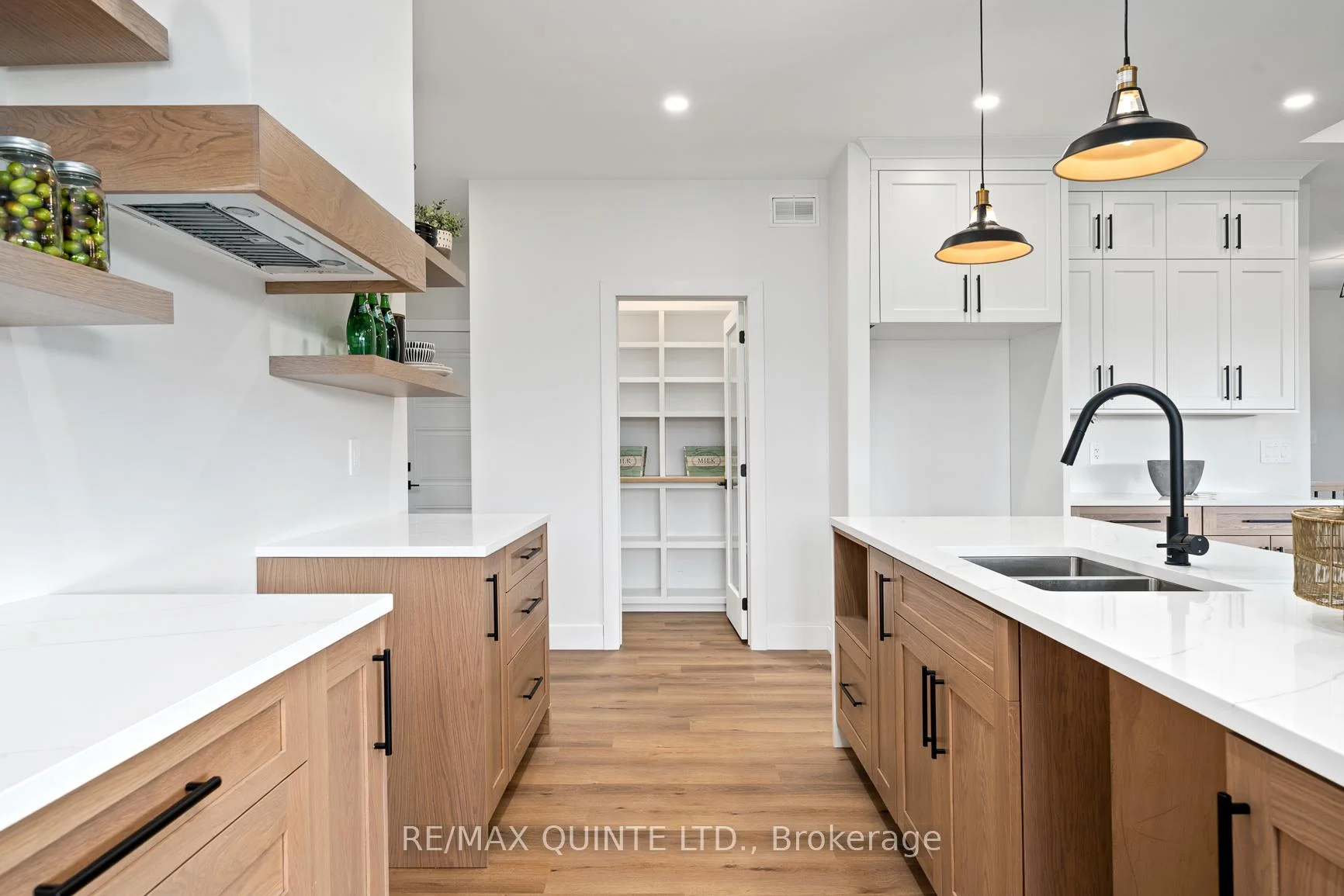 Photo 33 of 25 Leaside Drive, Prince Edward County, Ameliasburg Ward — HOMEH