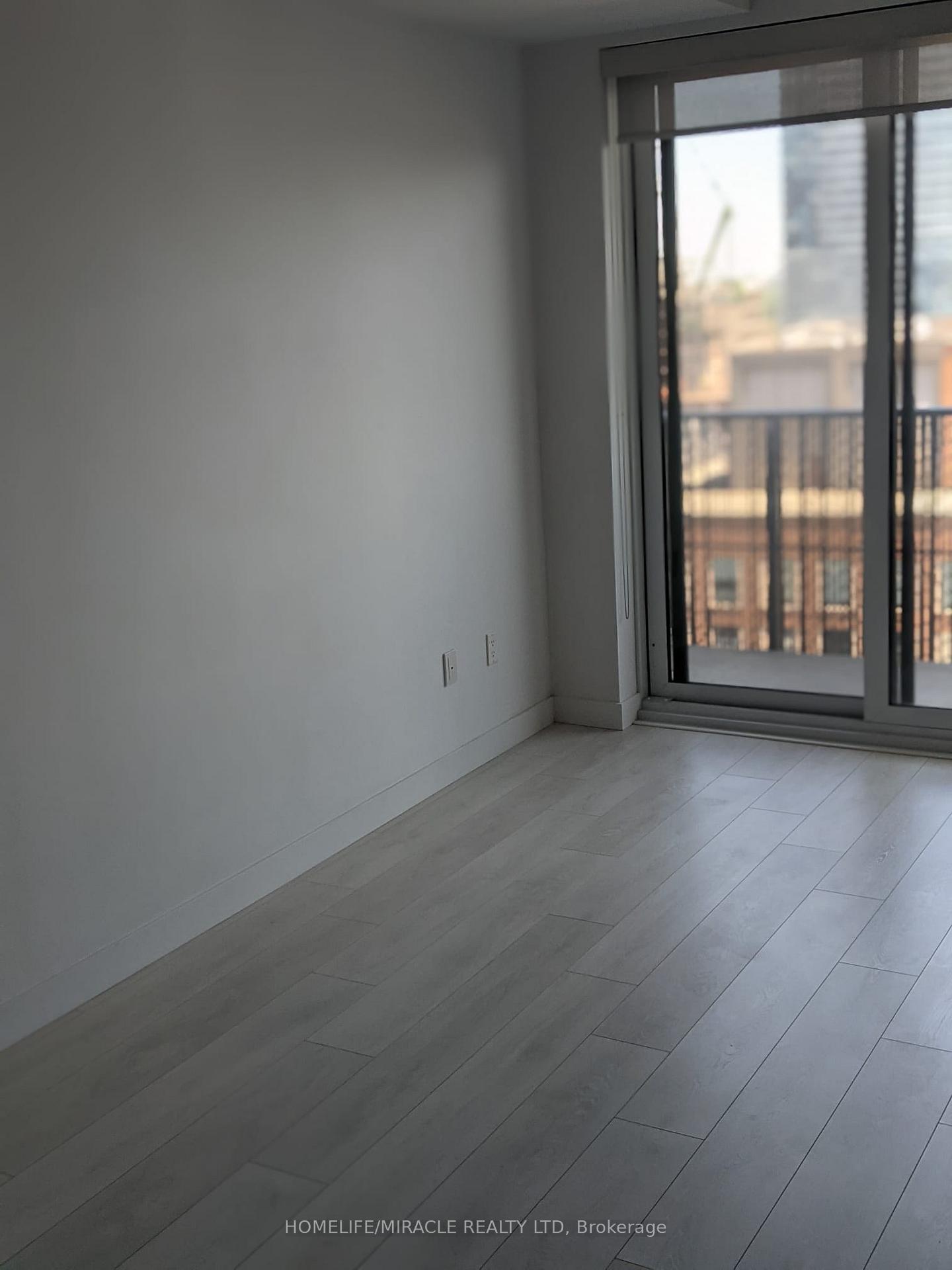 Photo 4 of Unit 1410, 8 Eglinton Avenue E, Toronto, Yonge-Eglinton — HOMEH
