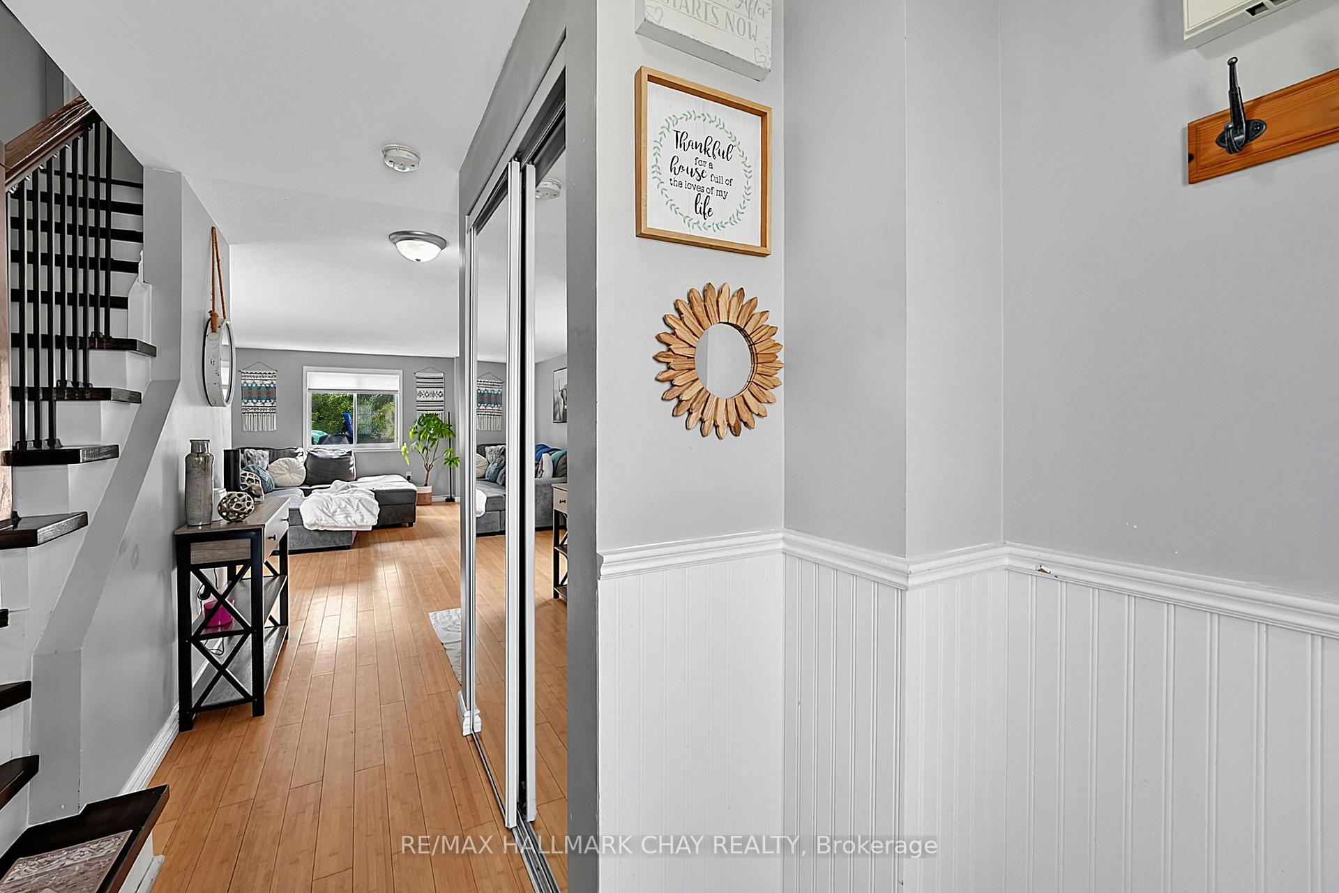 Photo 3 of 109 Wessenger Drive, Barrie, Holly — HOMEH