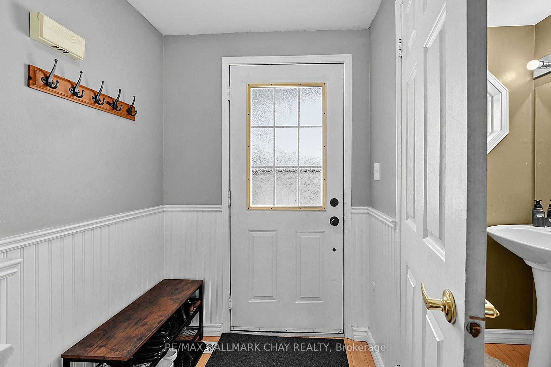 Photo 4 of 109 Wessenger Drive, Barrie, Holly — HOMEH