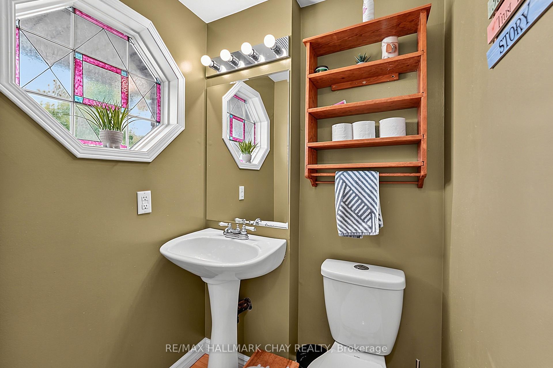 Photo 5 of 109 Wessenger Drive, Barrie, Holly — HOMEH