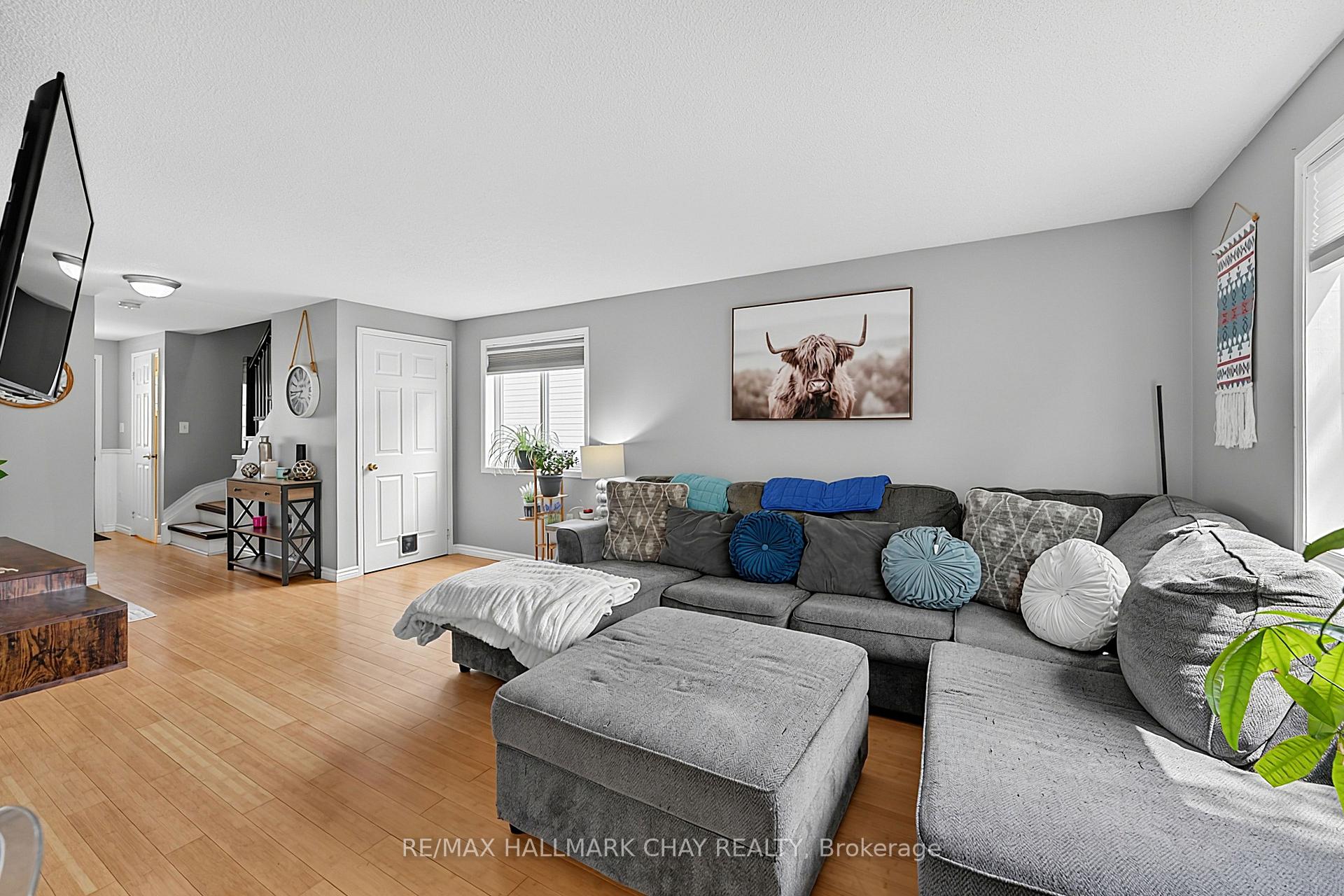 Photo 9 of 109 Wessenger Drive, Barrie, Holly — HOMEH
