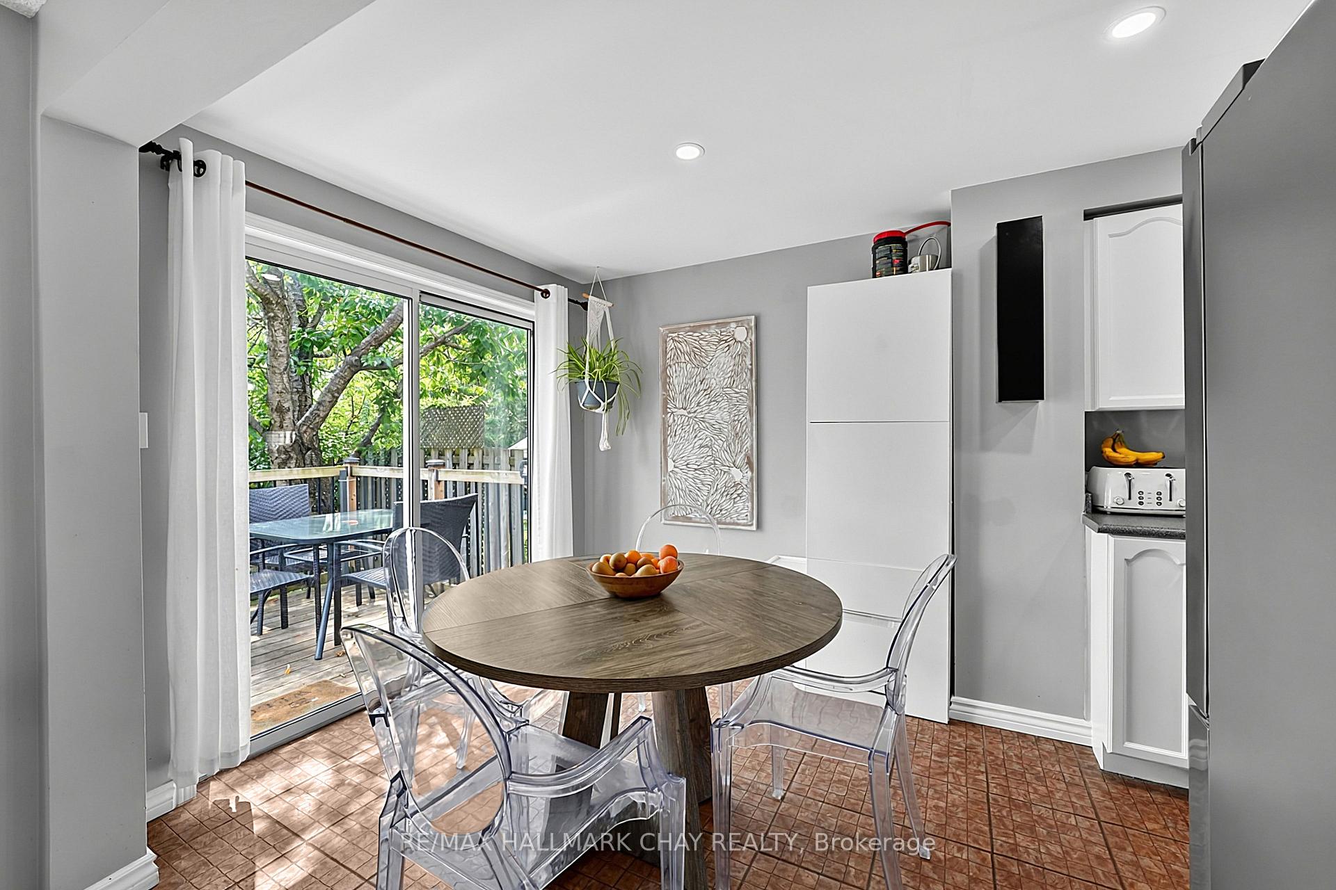 Photo 10 of 109 Wessenger Drive, Barrie, Holly — HOMEH