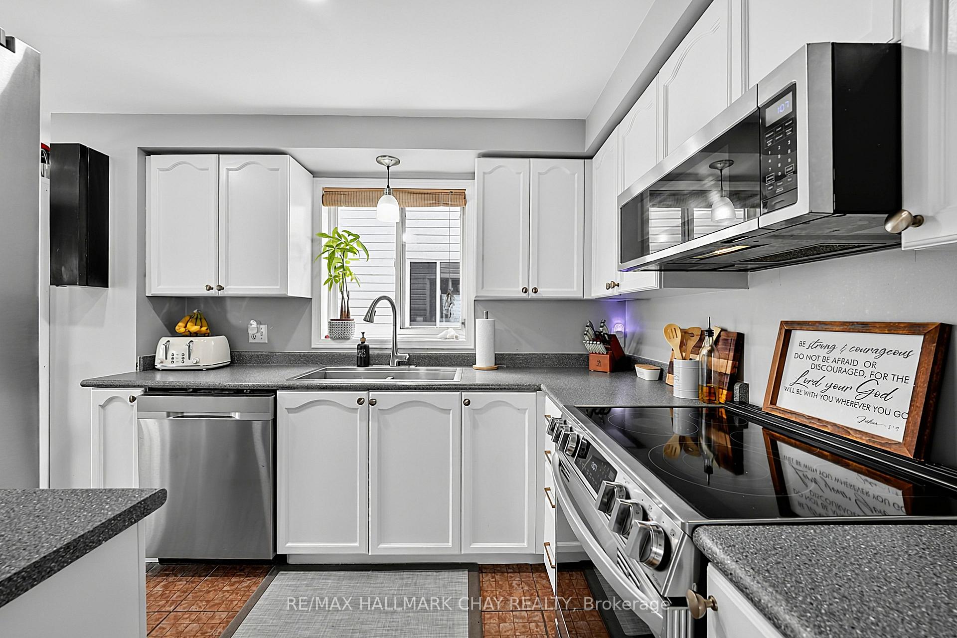 Photo 11 of 109 Wessenger Drive, Barrie, Holly — HOMEH