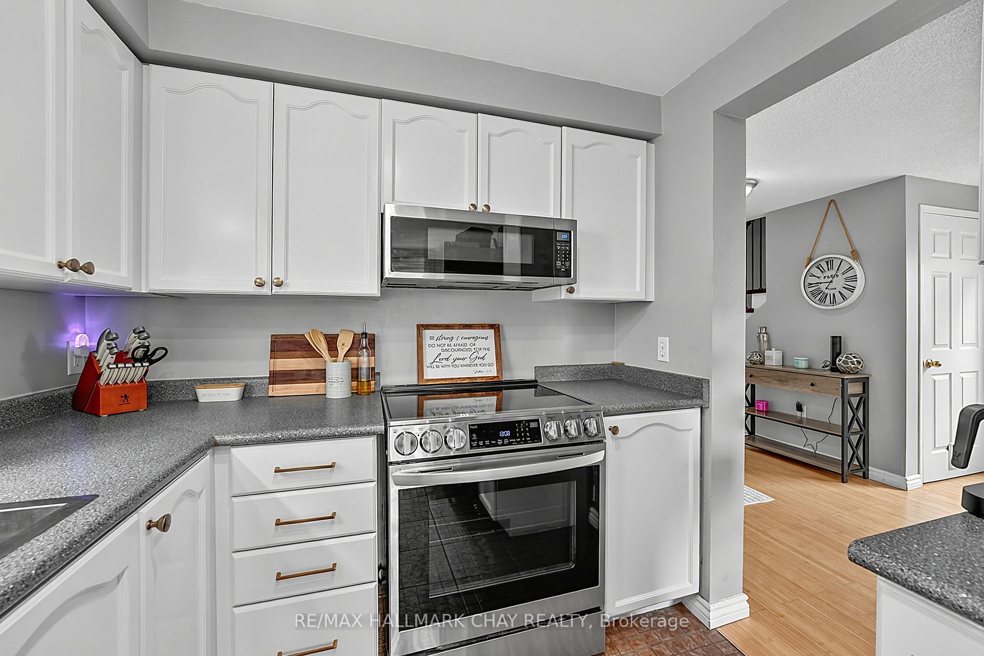Photo 13 of 109 Wessenger Drive, Barrie, Holly — HOMEH